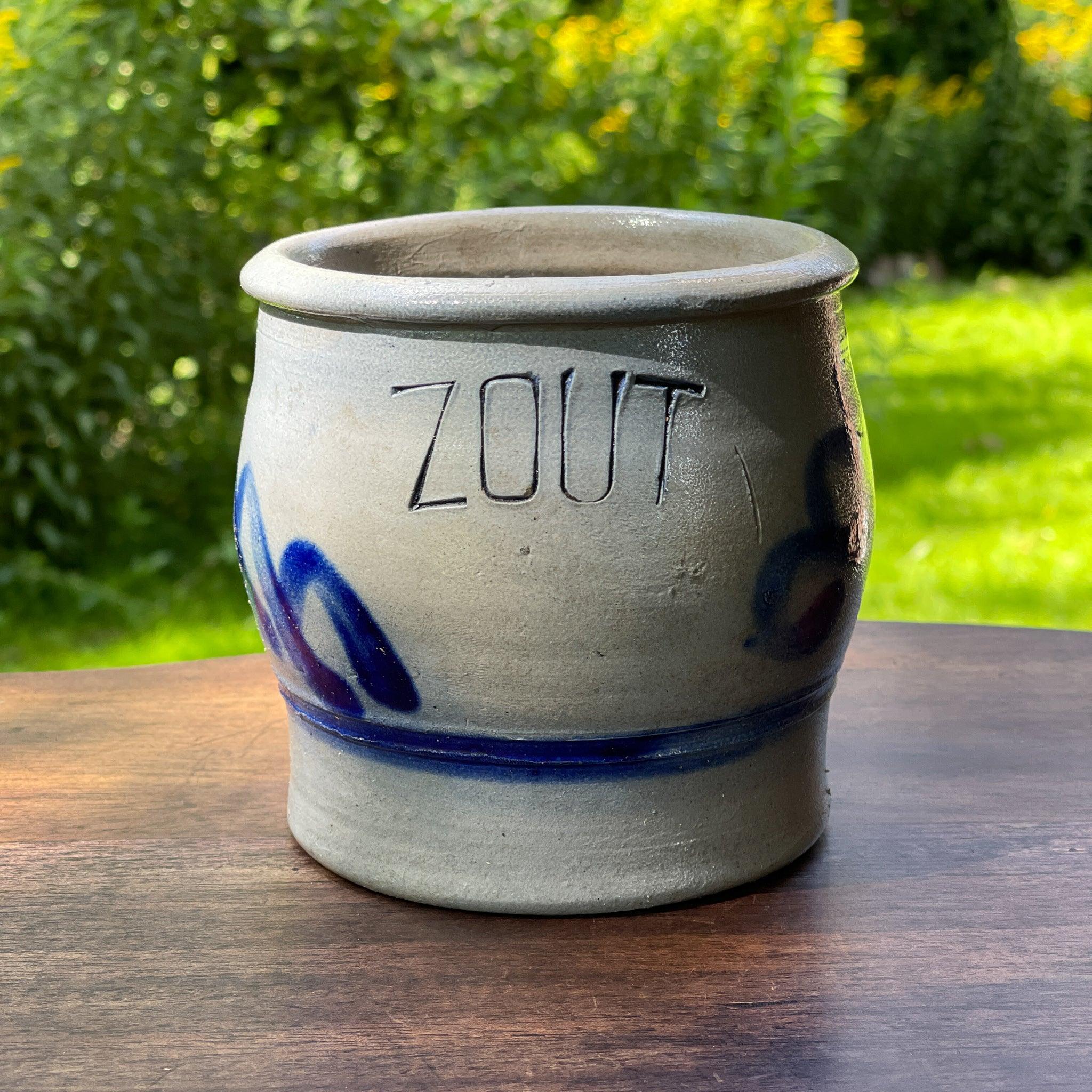 Keuls aardewerk zout pot - The Collectionist