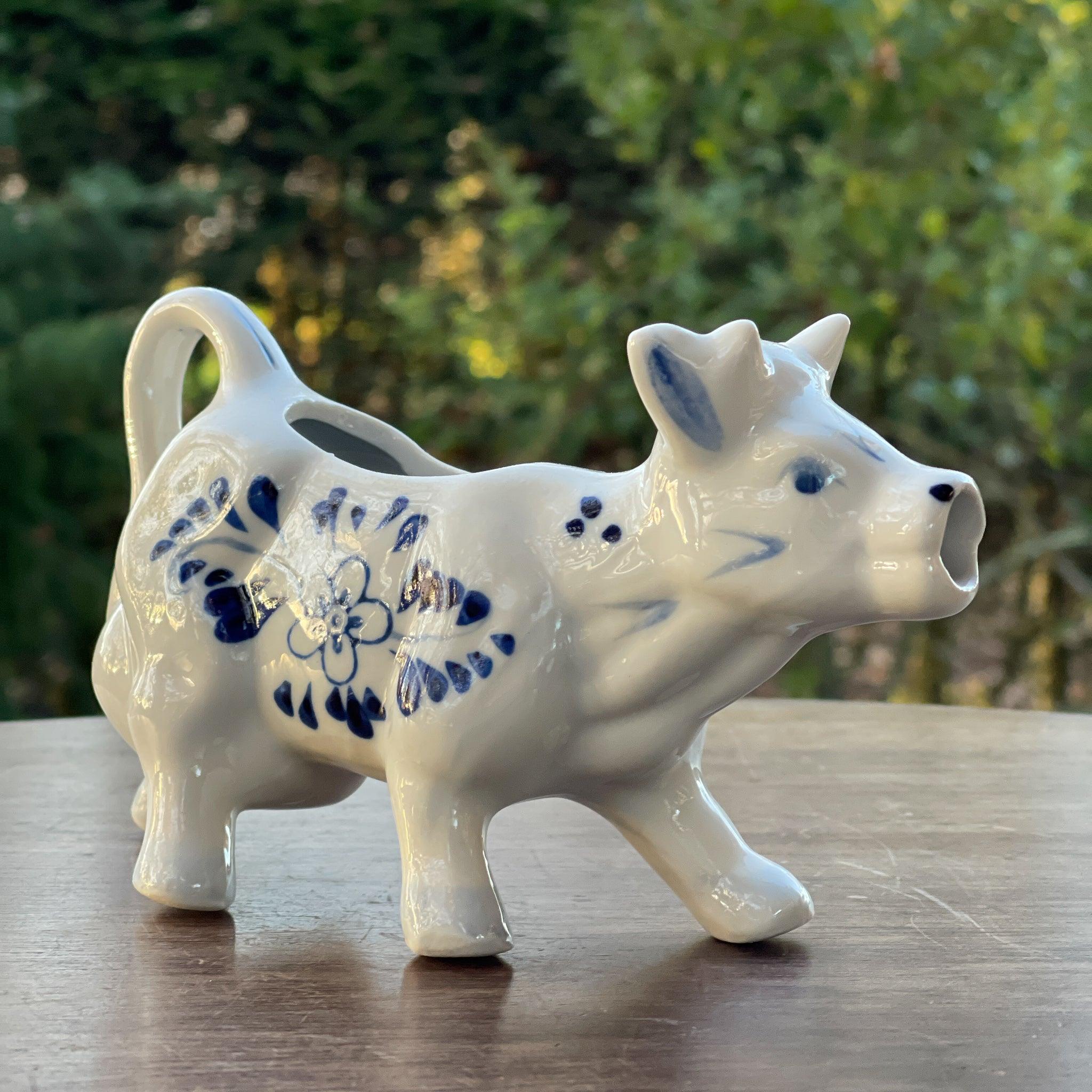 Koe melkkan, handbeschilderd Delfts Blauw - The Collectionist