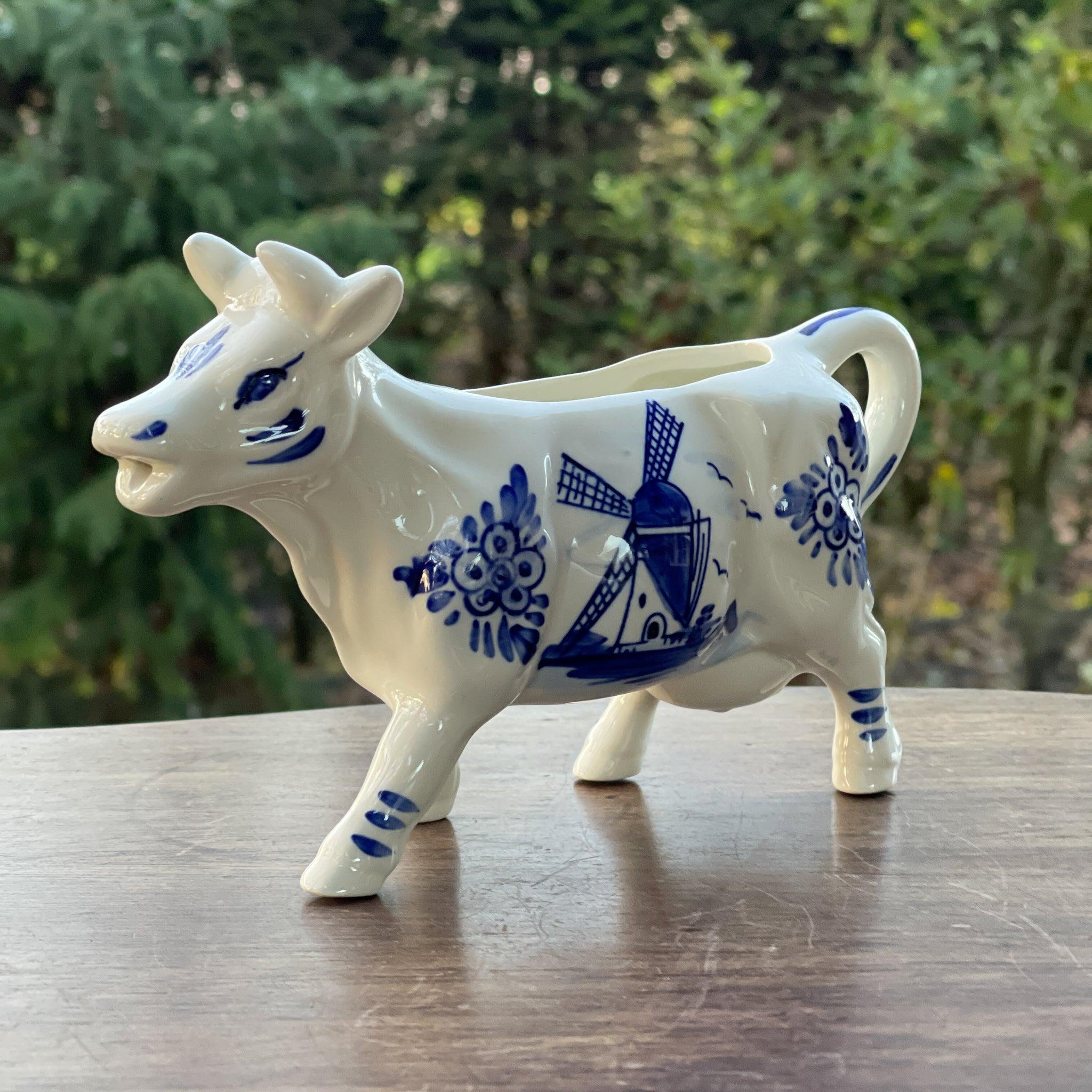 Koe melkkan in handgeschilderd Delfts Blauw - The Collectionist
