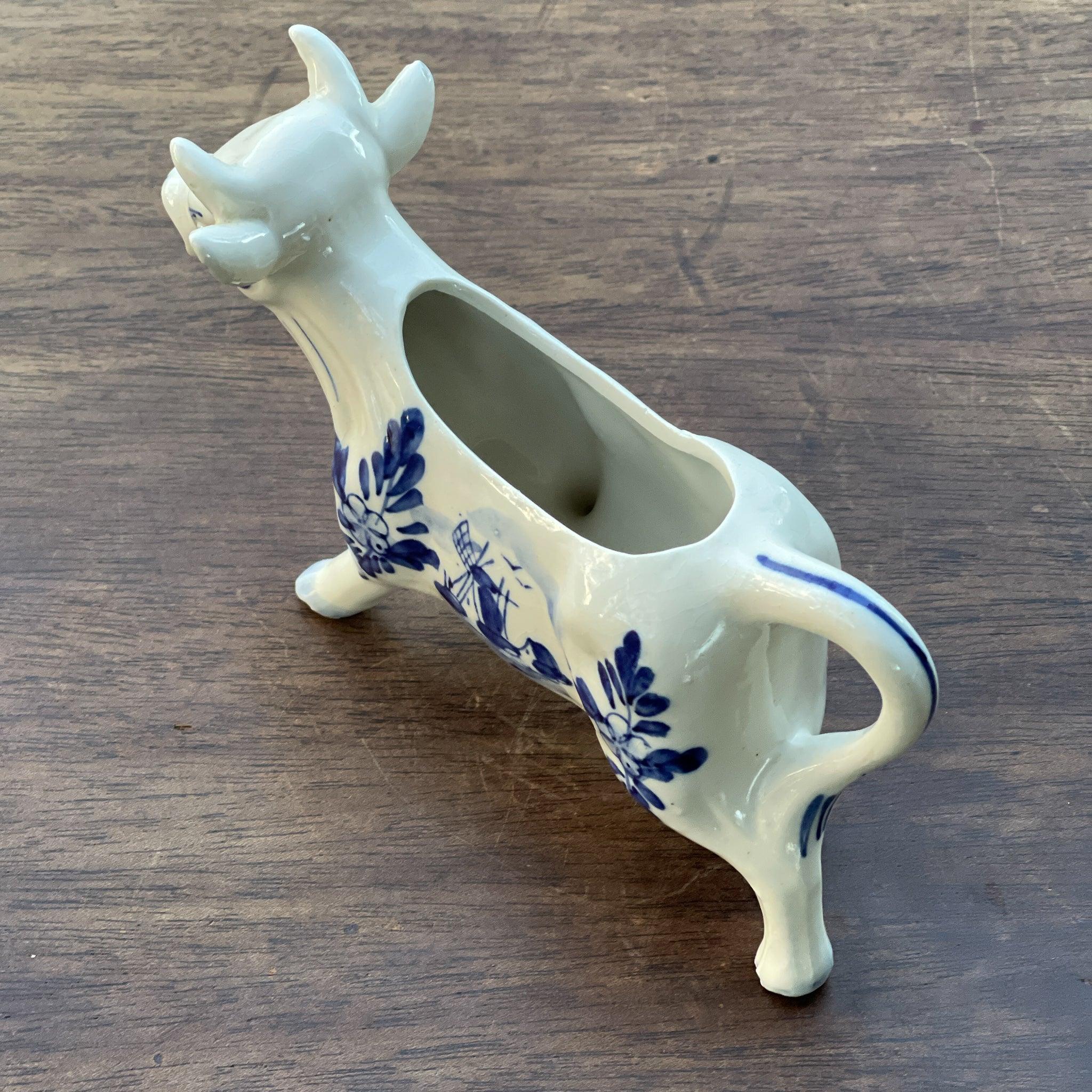 Koe melkkan in handgeschilderd Delfts Blauw - The Collectionist
