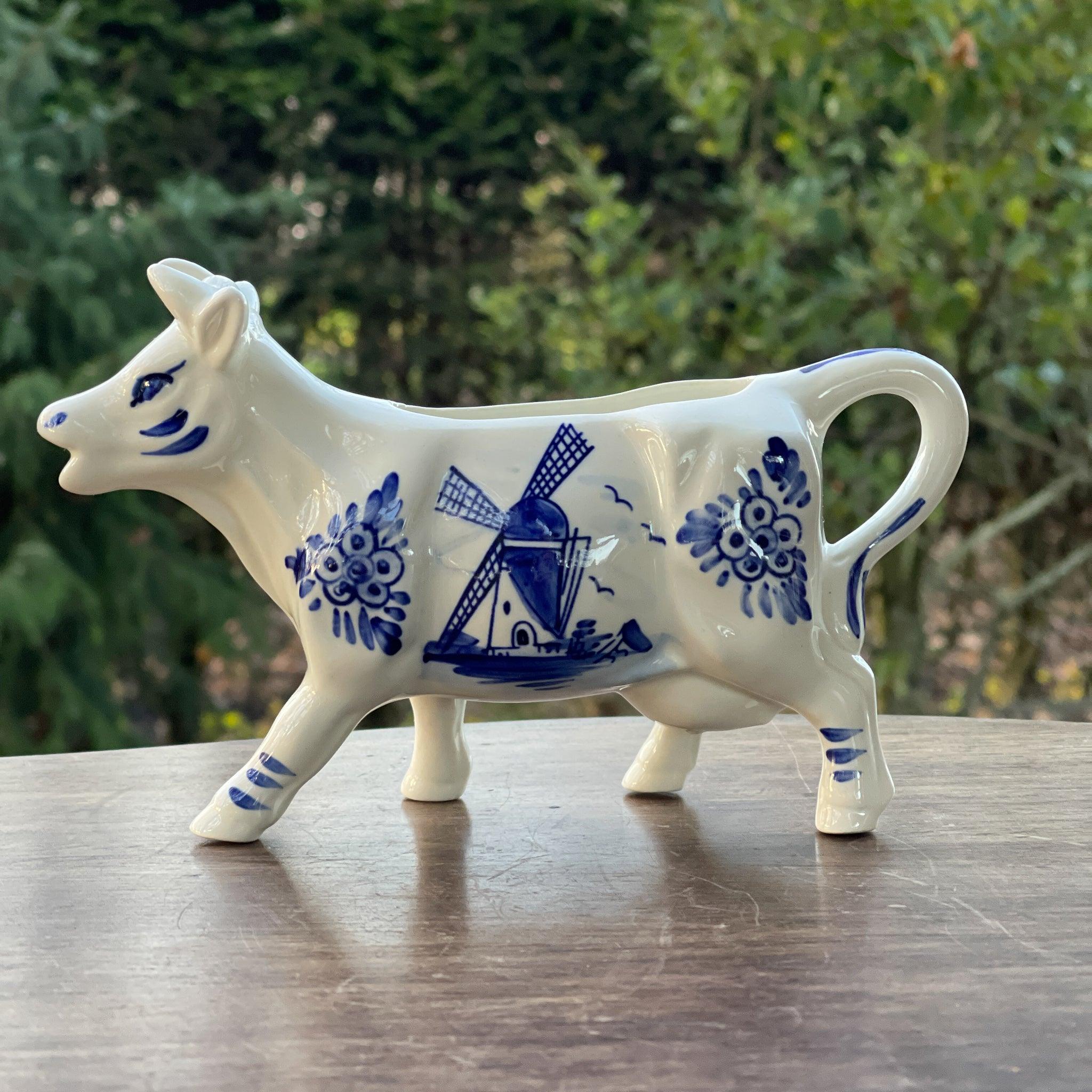 Koe melkkan in handgeschilderd Delfts Blauw - The Collectionist