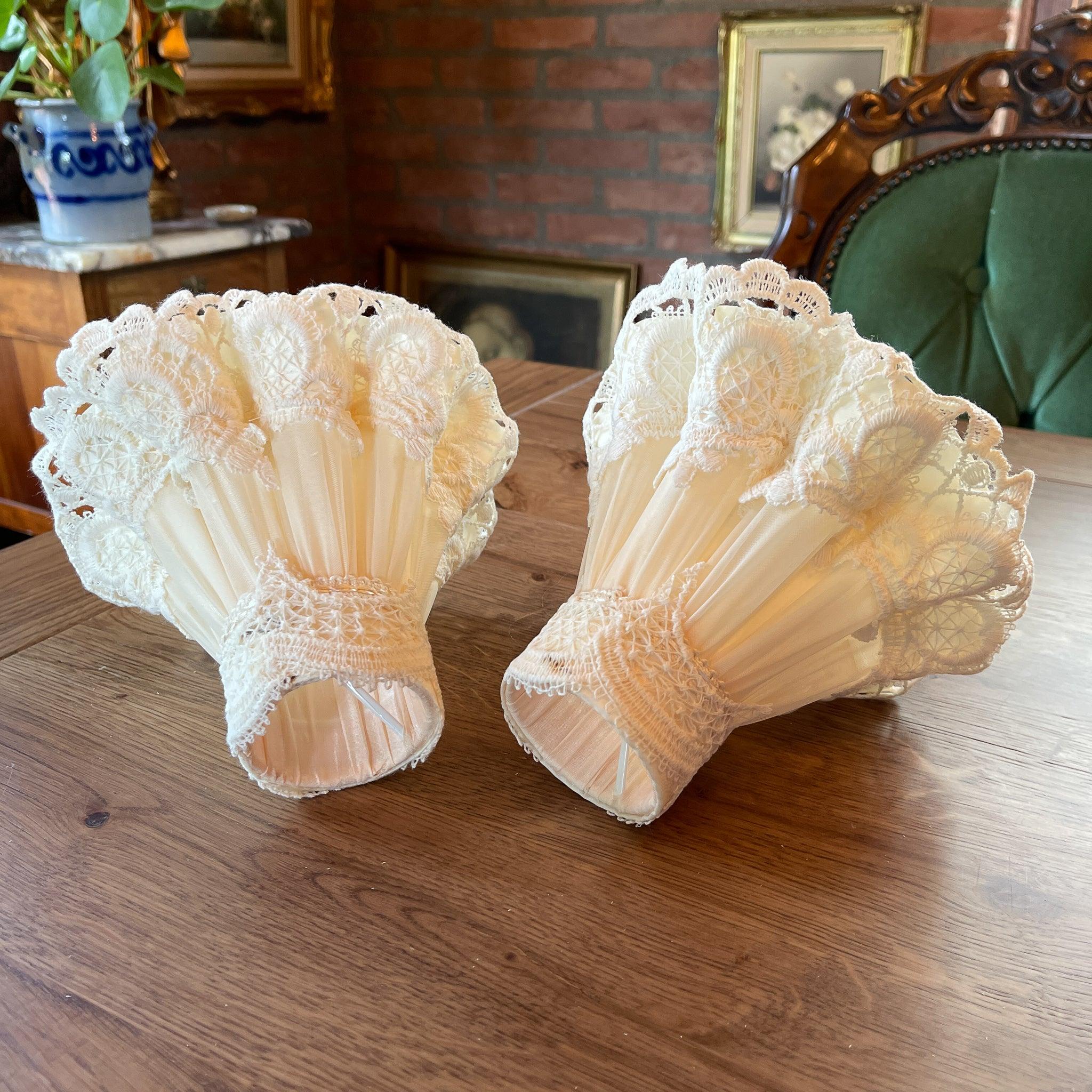 Lampenkapjes met kant - The Collectionist