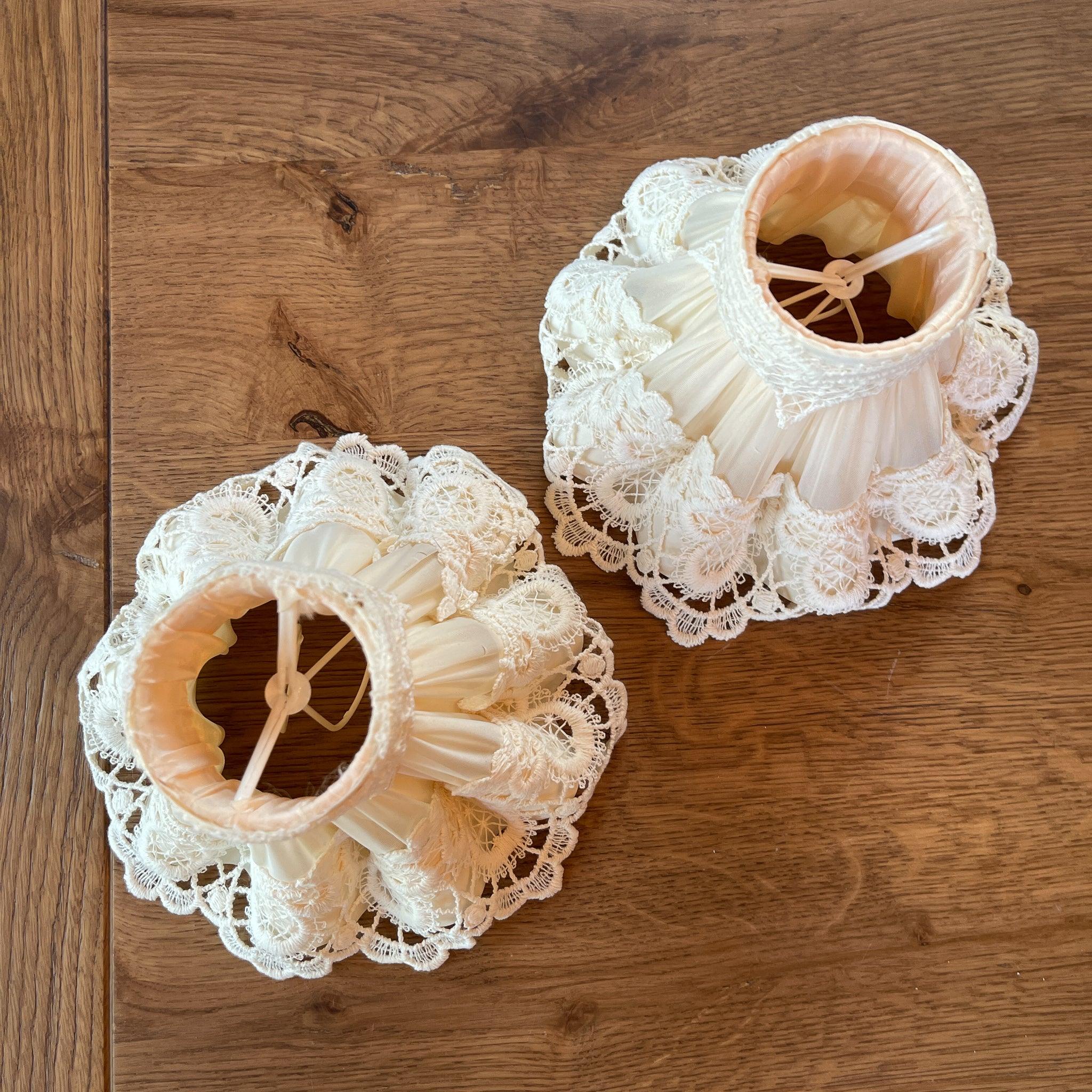 Lampenkapjes met kant - The Collectionist