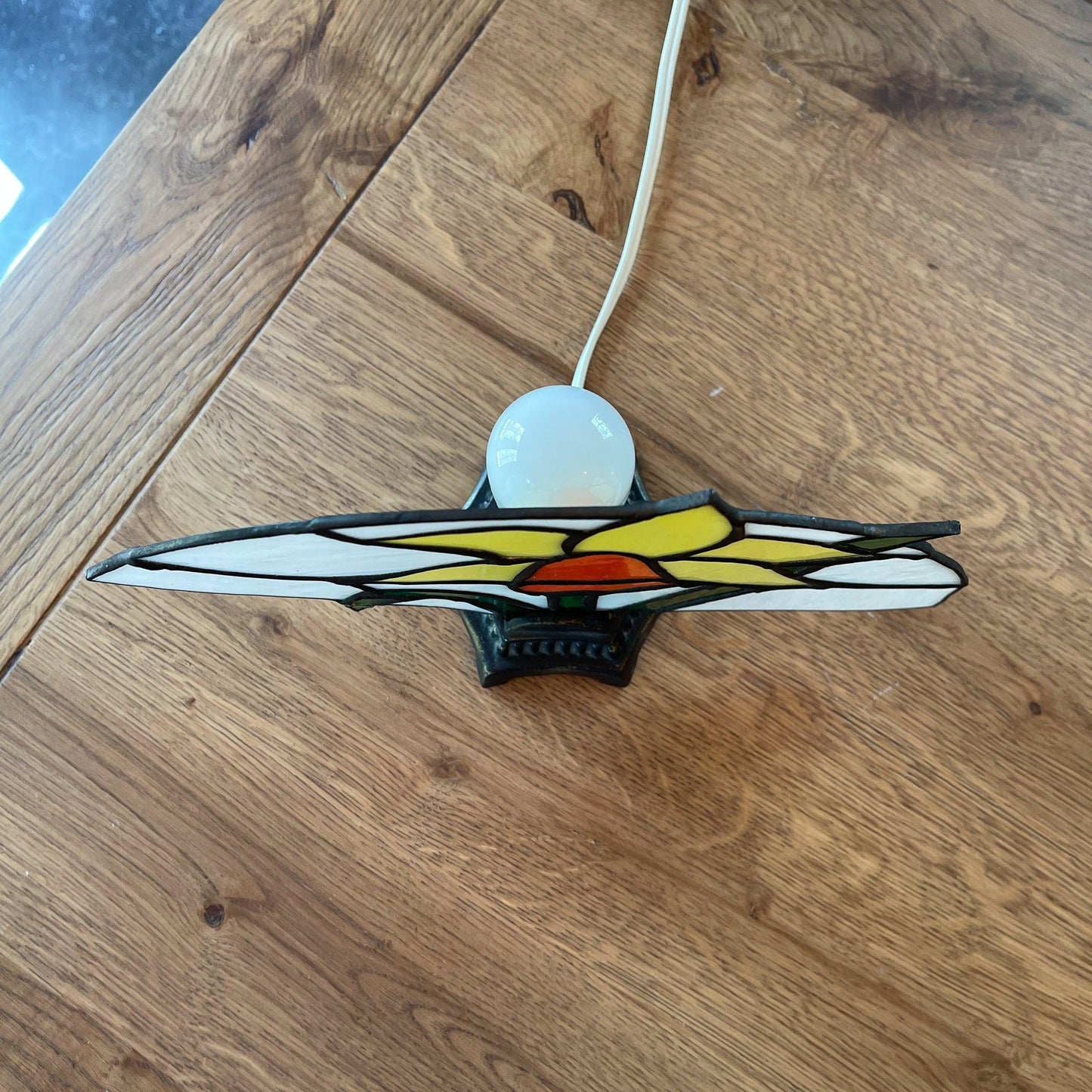 Lampje van Tiffany glas met Narcis - Bamestra Curiosa