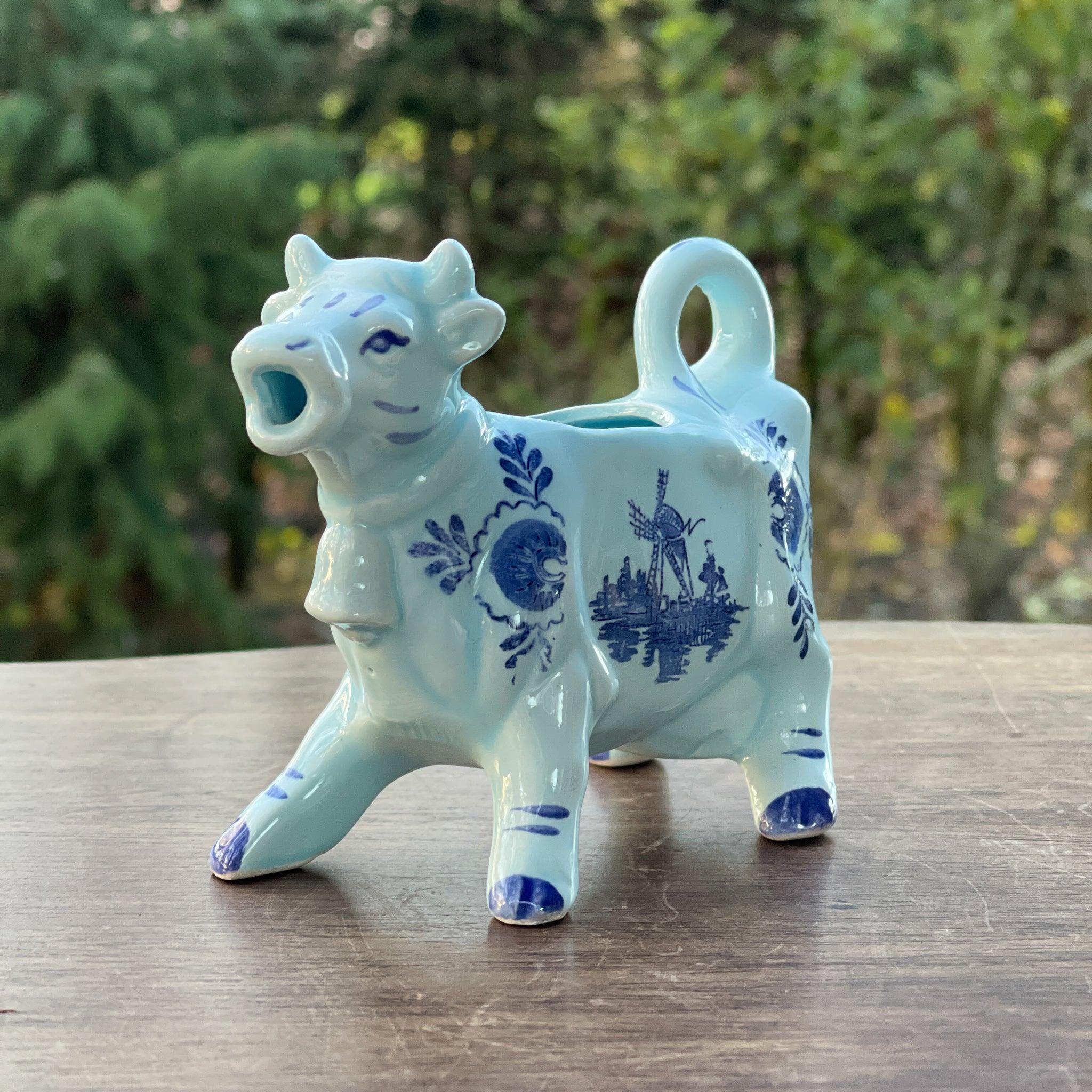 Lichtblauwe Koe melkkan in Delfts Blauw - The Collectionist