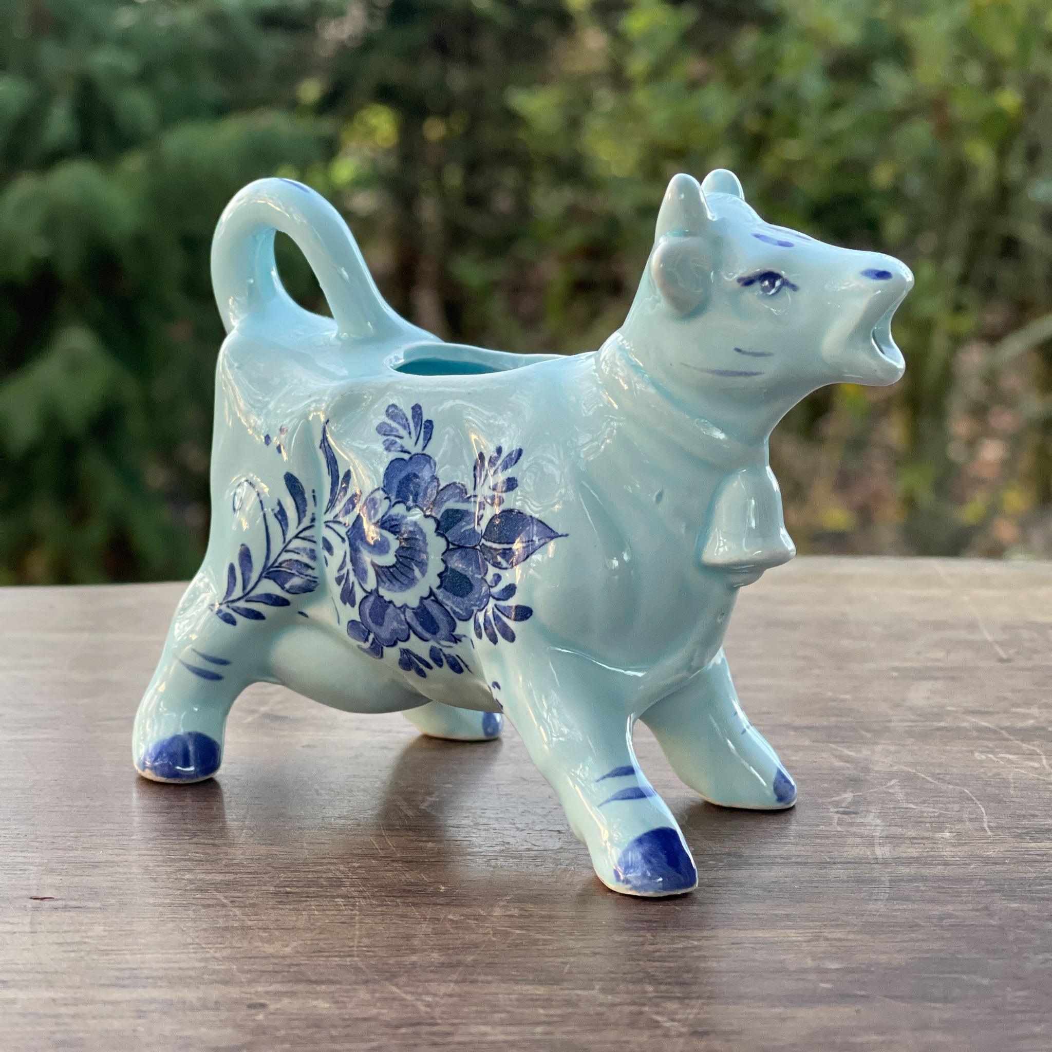 Lichtblauwe Koe melkkan in Delfts Blauw - The Collectionist