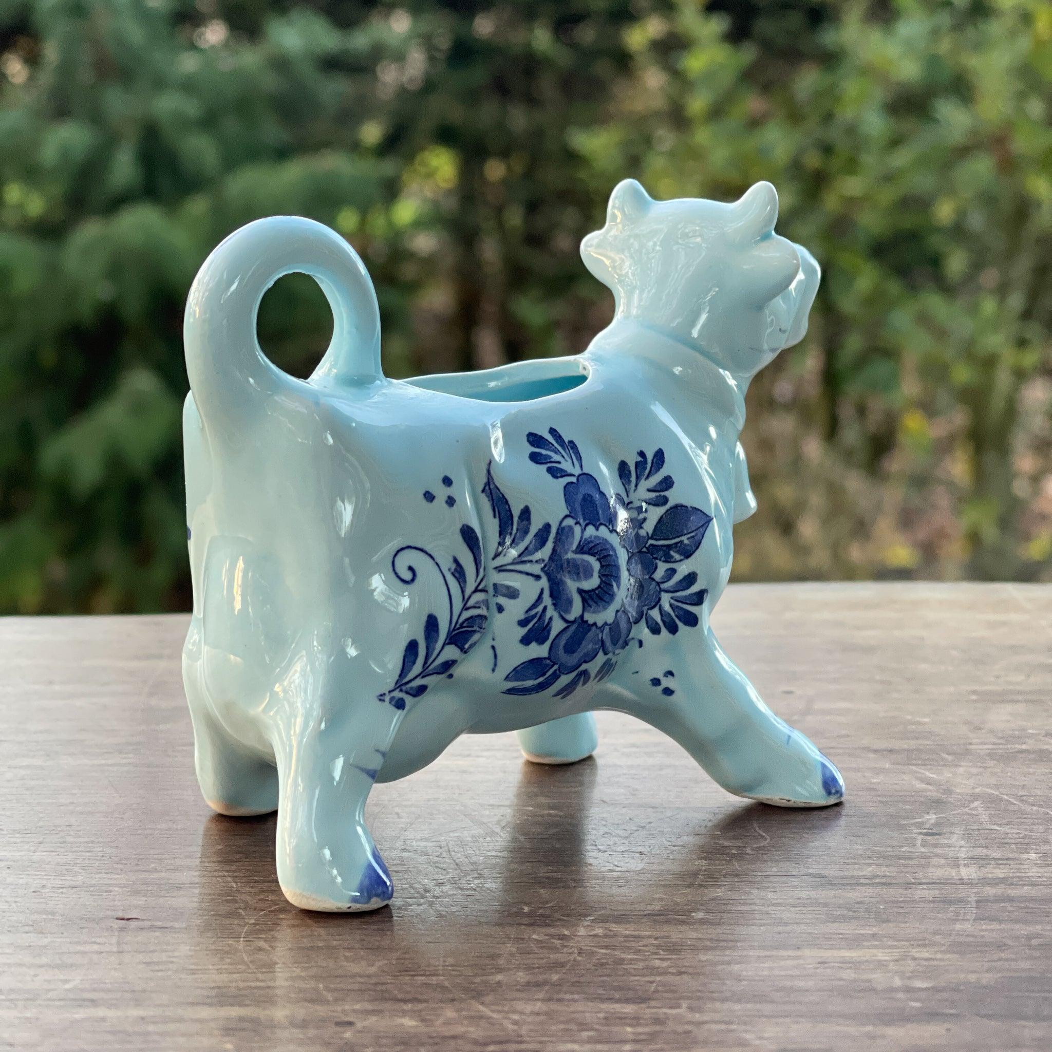 Lichtblauwe Koe melkkan in Delfts Blauw - The Collectionist