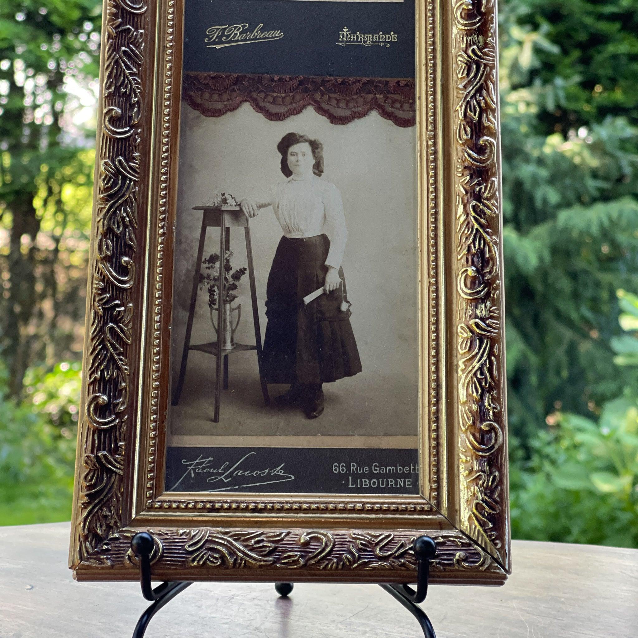 Lijstje met oude portretten met een verrassende achterzijde - The Collectionist