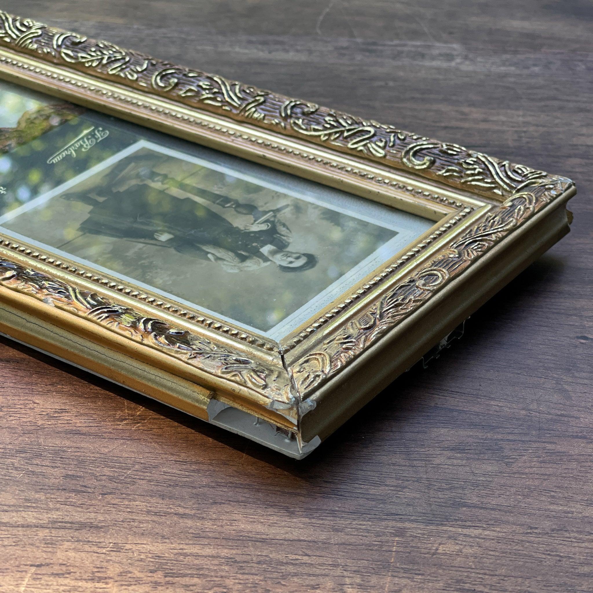 Lijstje met oude portretten met een verrassende achterzijde - The Collectionist