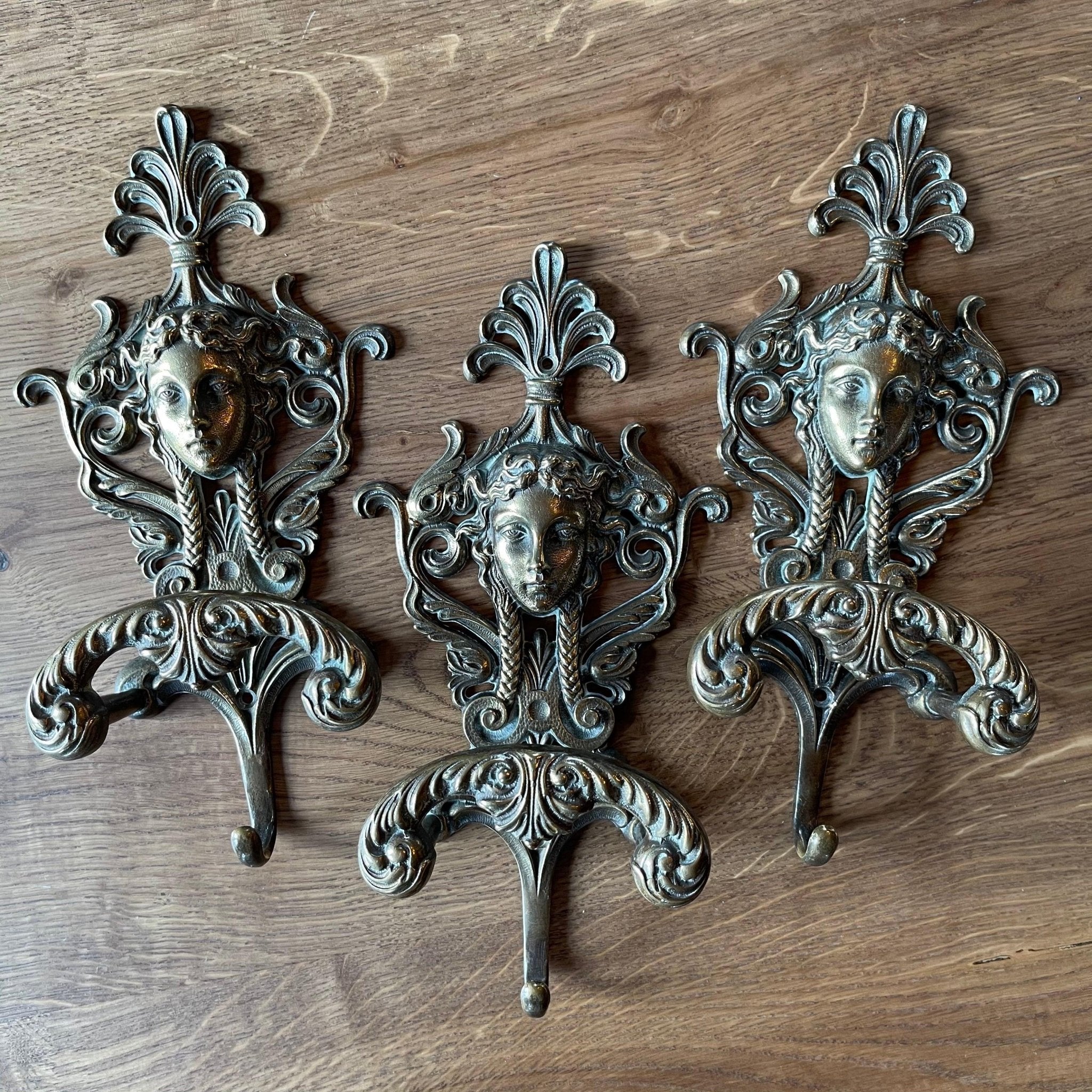 Medusa Italiaanse wandhaken VCR BREV - The Collectionist