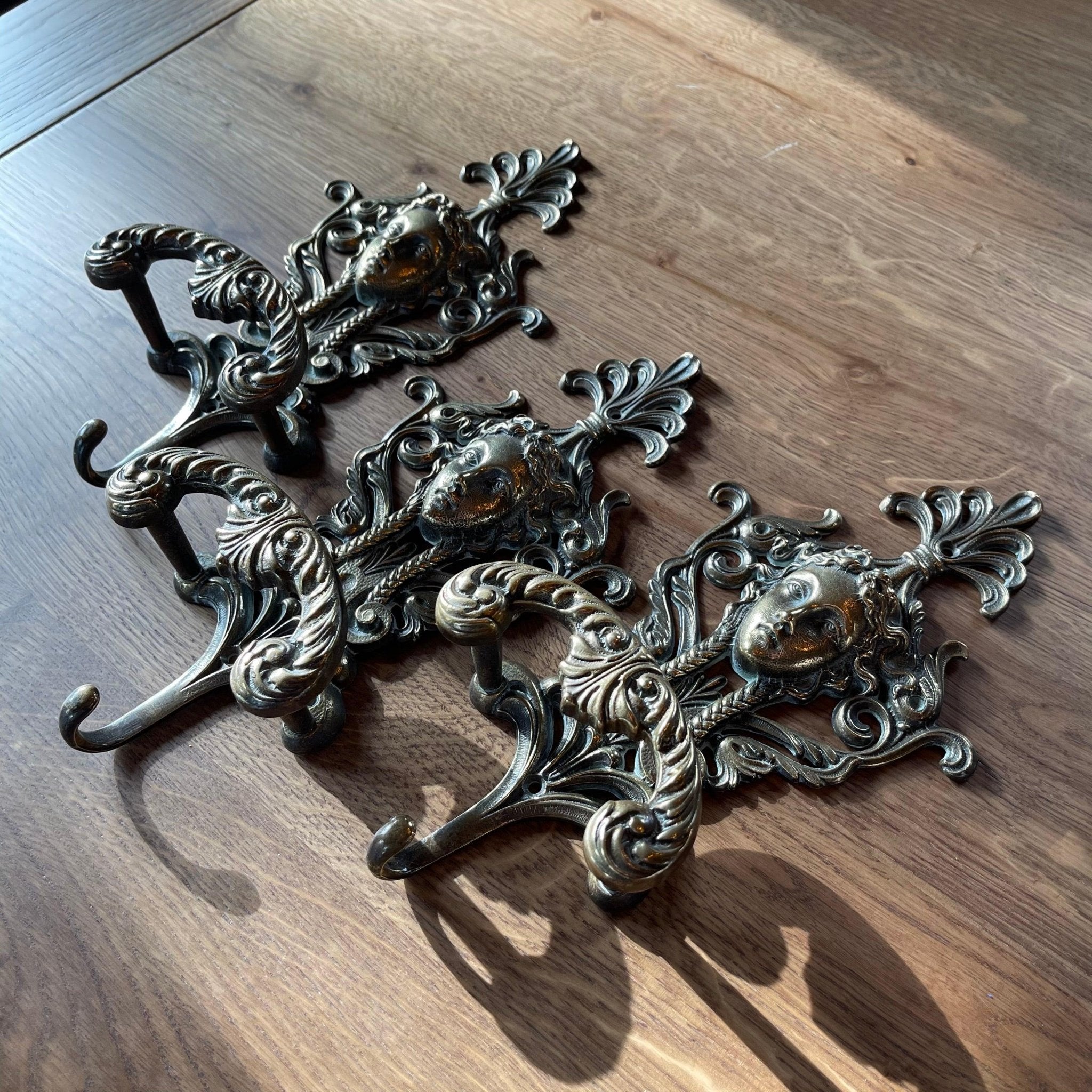 Medusa Italiaanse wandhaken VCR BREV - The Collectionist