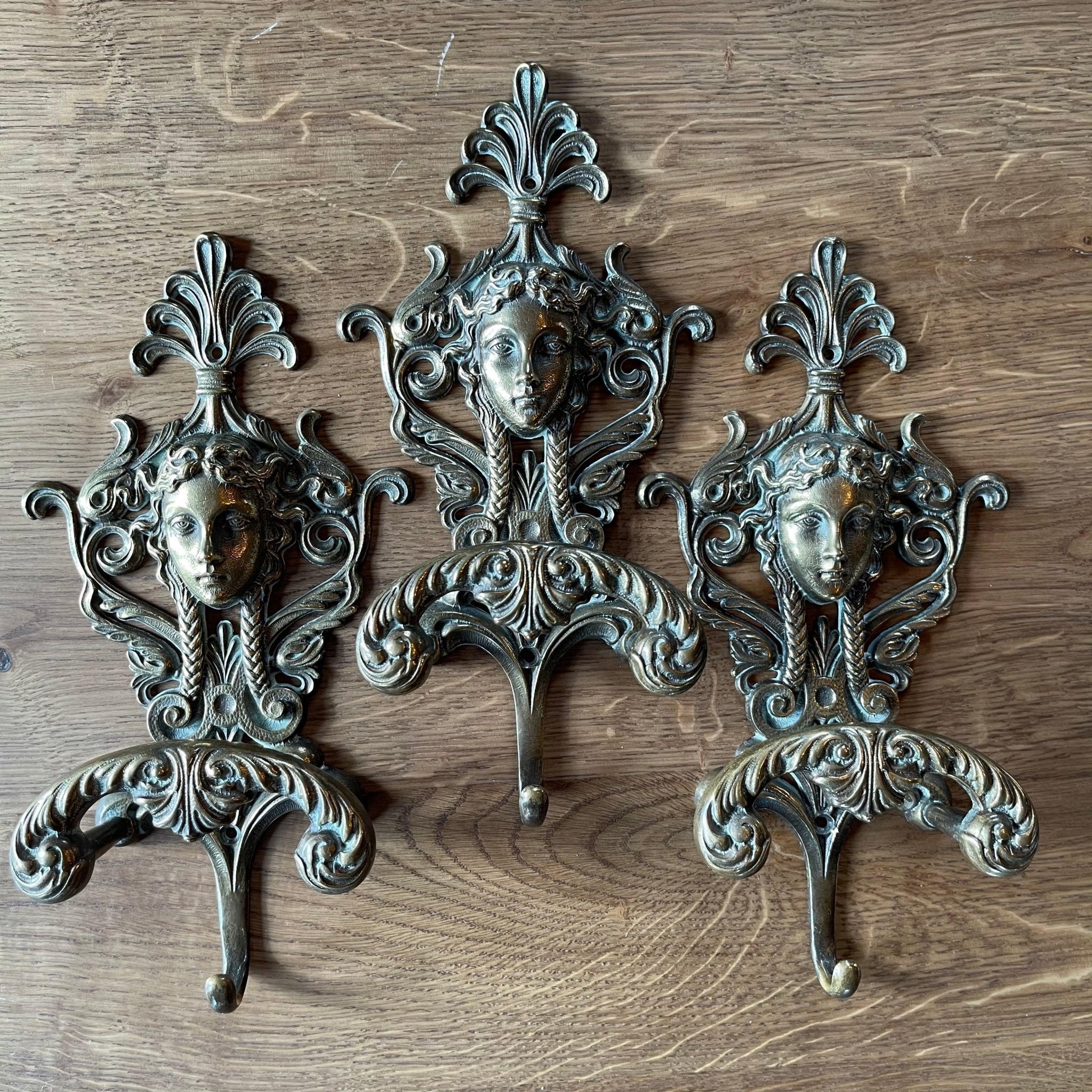 Medusa Italiaanse wandhaken VCR BREV - The Collectionist