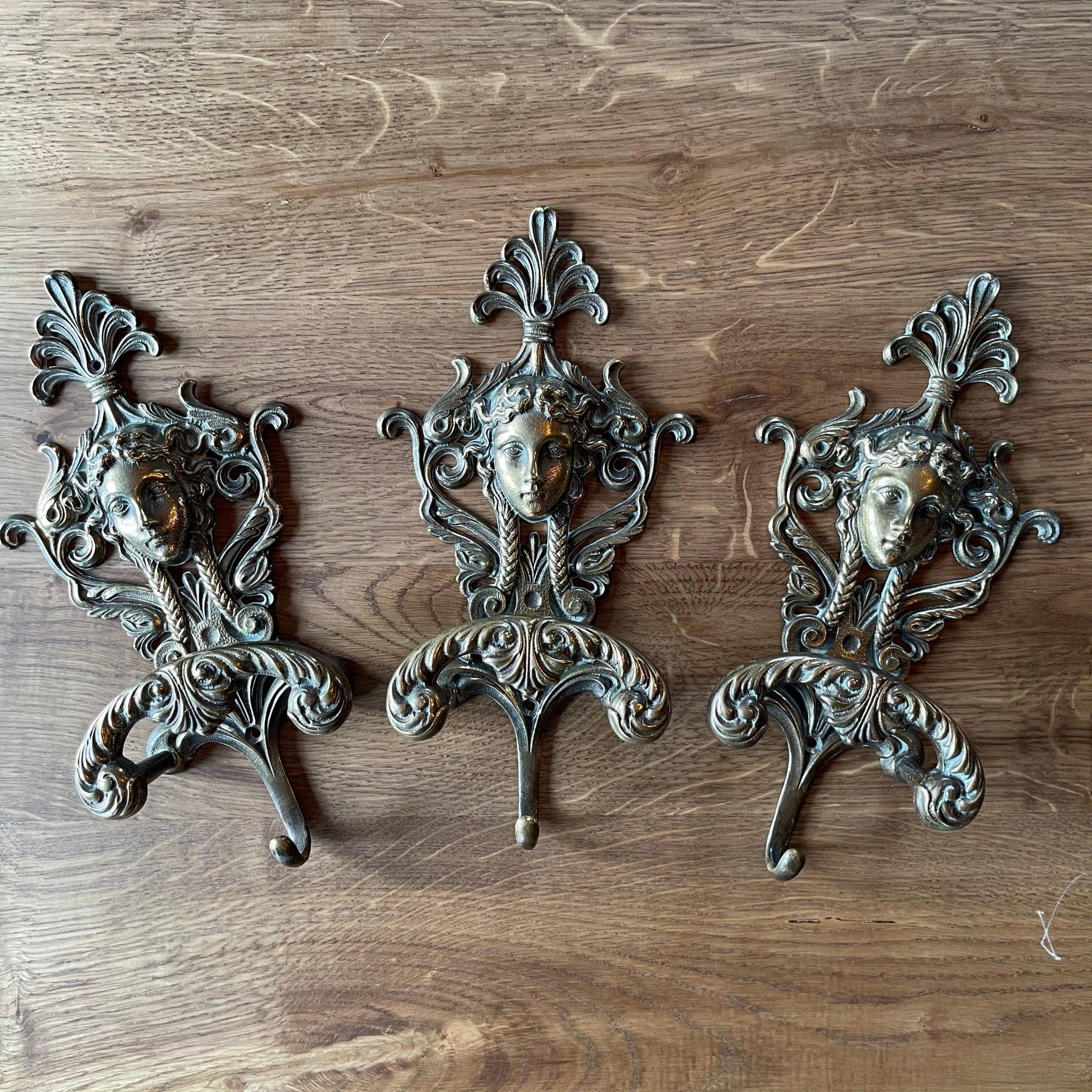 Medusa Italiaanse wandhaken VCR BREV - The Collectionist