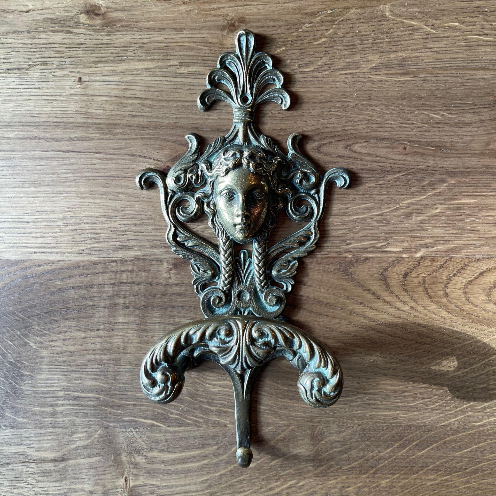 Medusa Italiaanse wandhaken VCR BREV - The Collectionist