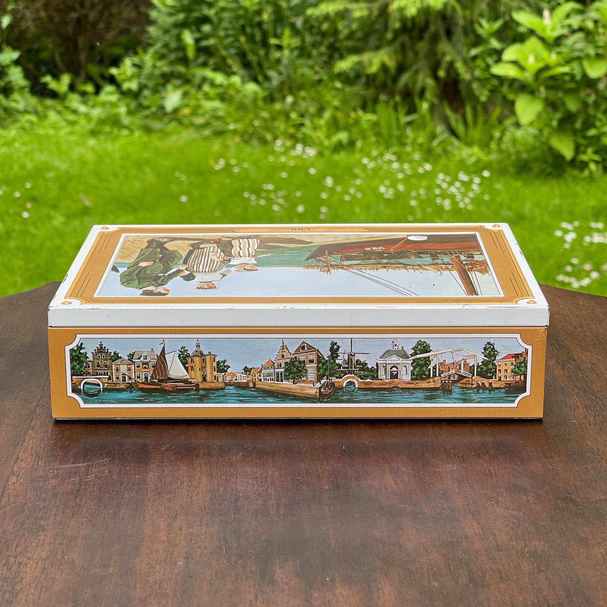 Nederlands banketblik “Enkhuizer Banket” – Urk & havengezichten, ca. 1955–1965 - The Collectionist