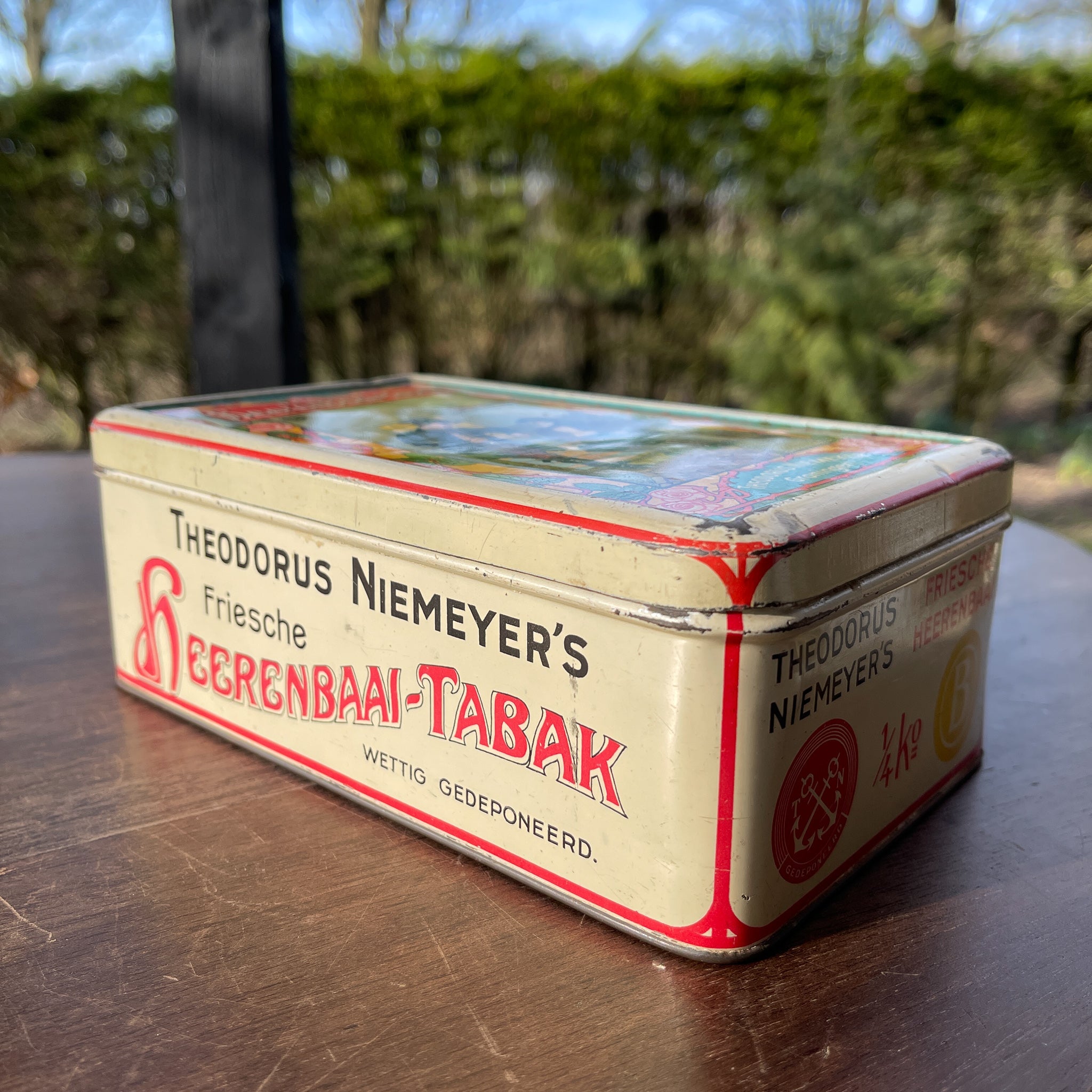 Niemeyer's Friesche Heerenbaai Tabak Blik - The Collectionist