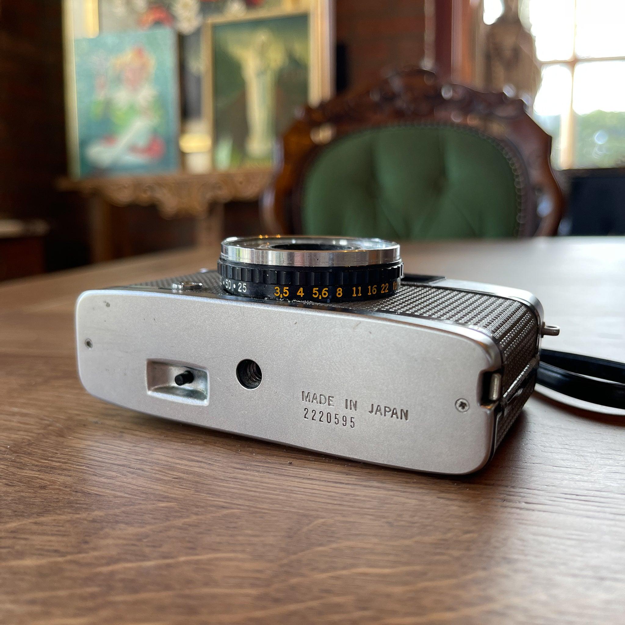 Olympus Pen EE - 2 camera - The Collectionist