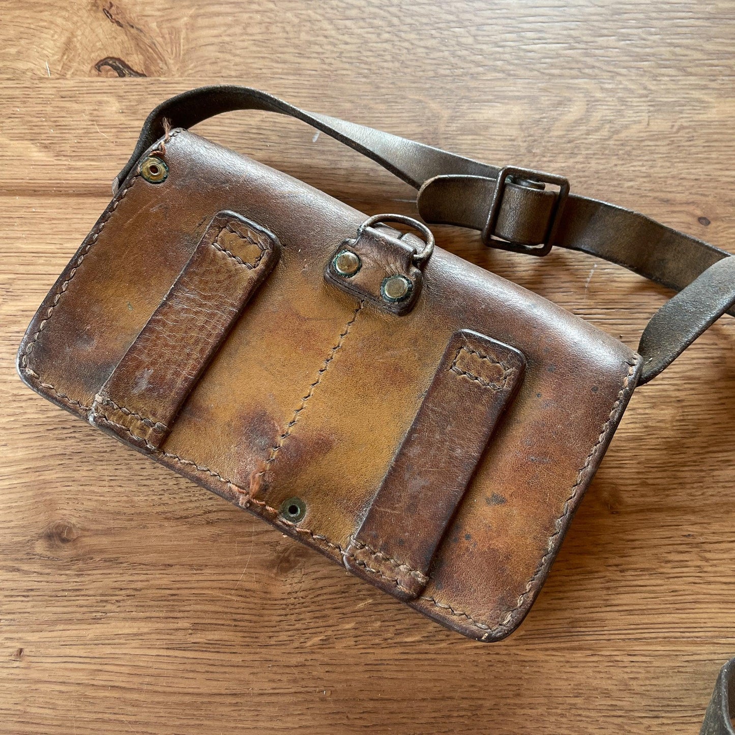 Oud lederen riem tasje - Bamestra Curiosa