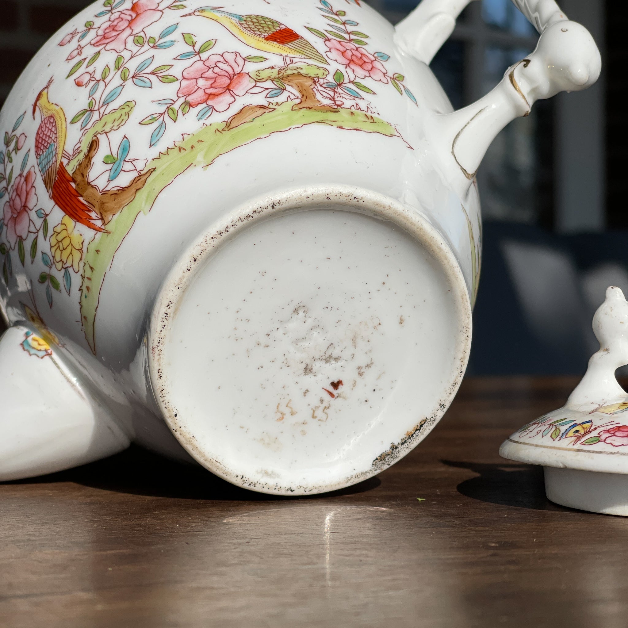 Porseleinen thee servies gedecoreerd met vogels en vlinders - The Collectionist
