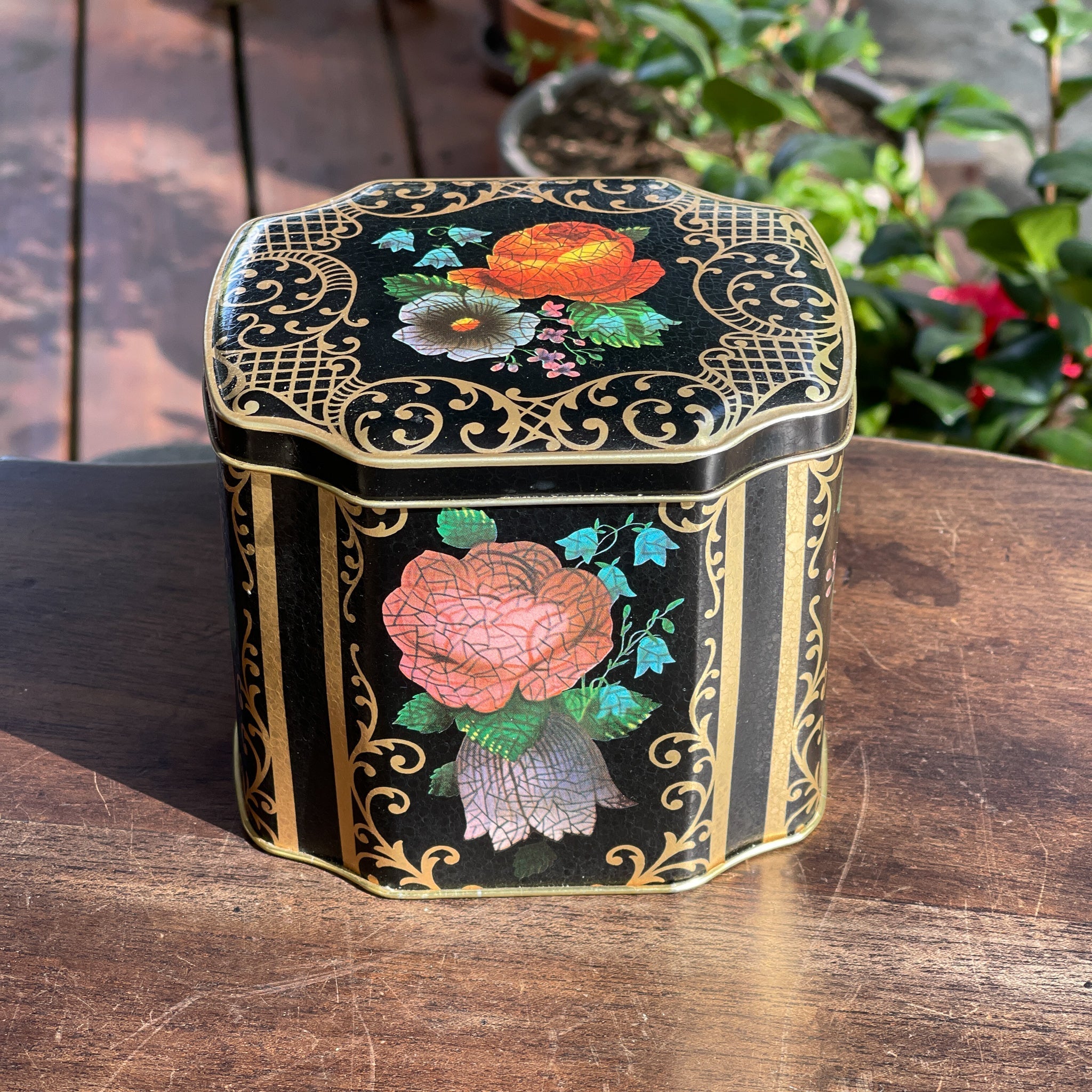 Prachtig Blik Met Bloemen Decor - The Collectionist