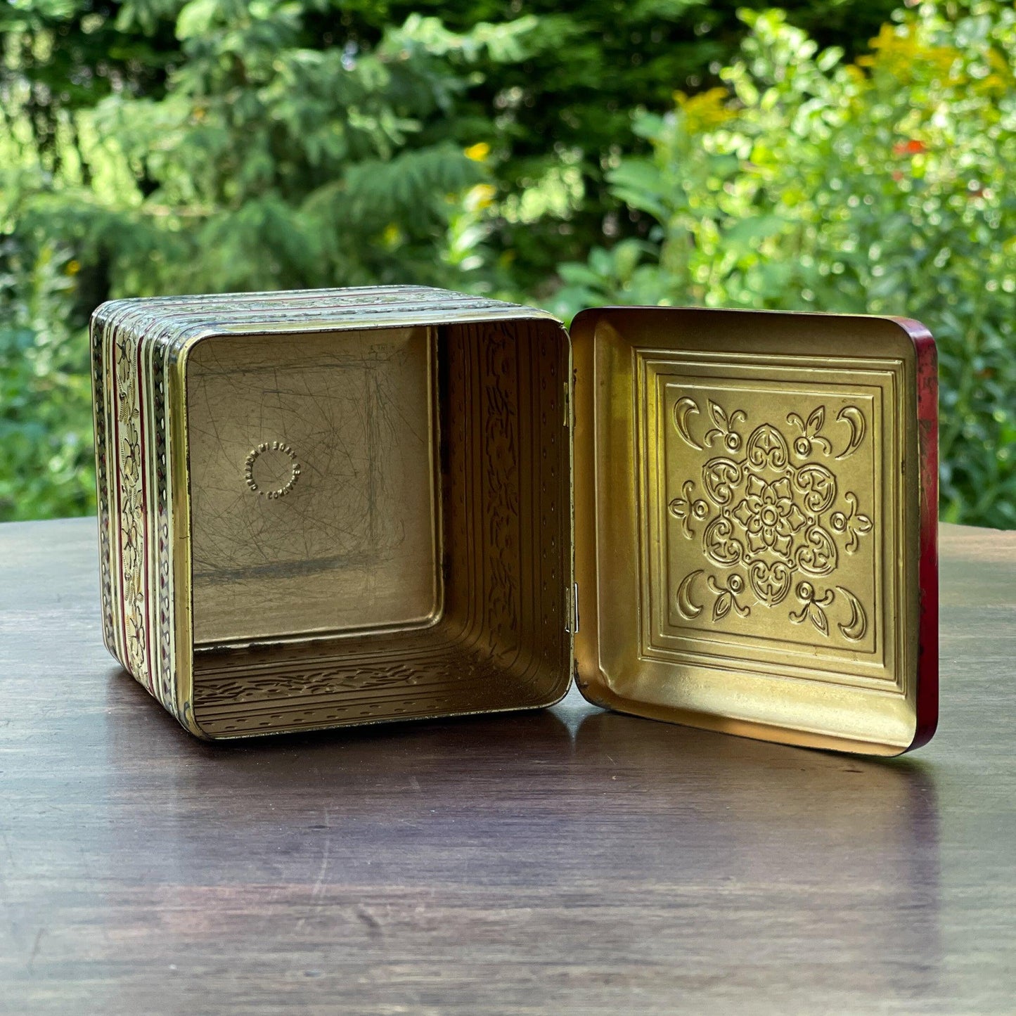 Prachtig gedecoreerd blik - Bamestra Curiosa