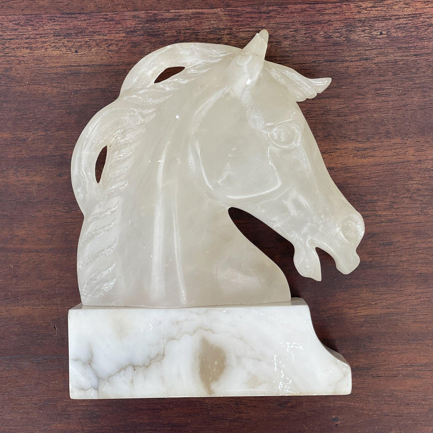 Presse papier paardenhoofd van peksteen op marmeren voet - Bamestra Curiosa