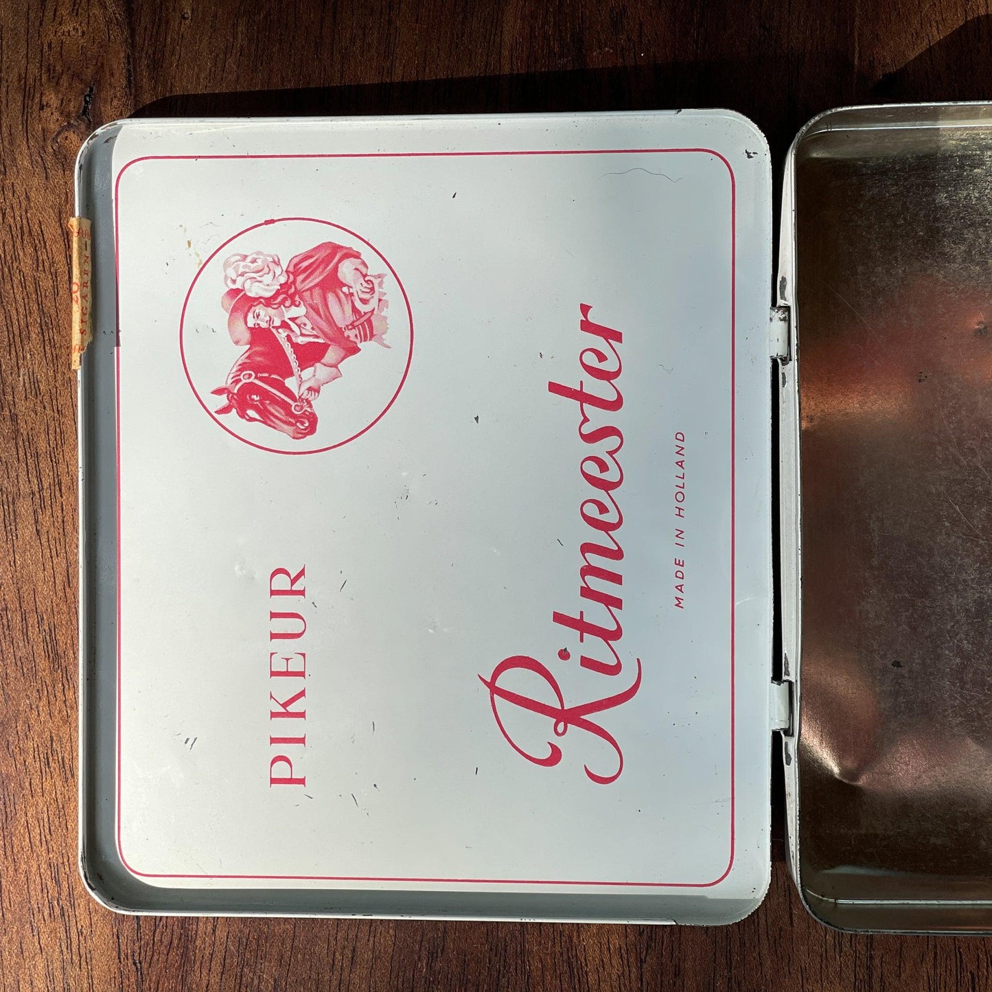 Ritmeester sigarenblikje - Bamestra Curiosa