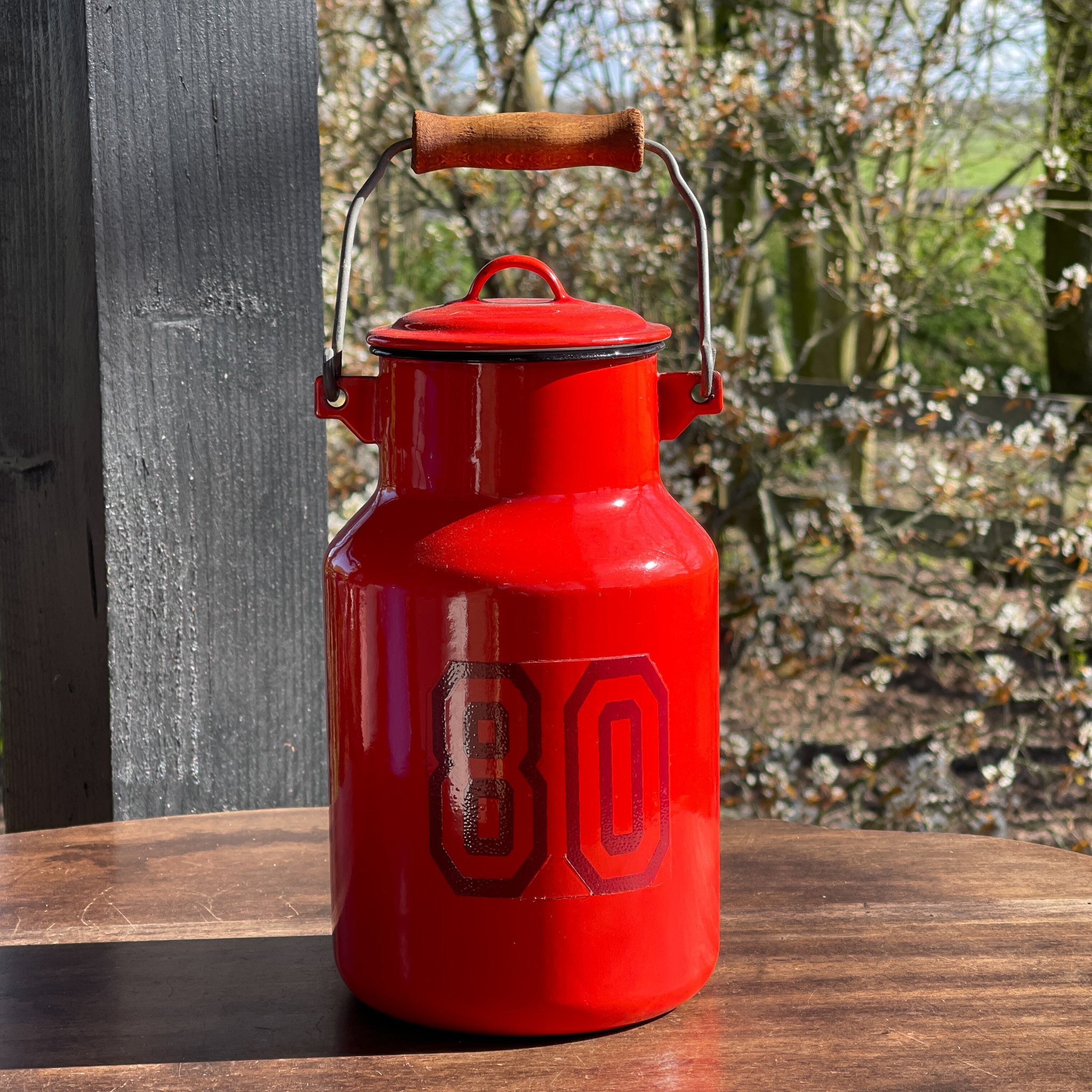 Rode Emaille Melkbus - The Collectionist