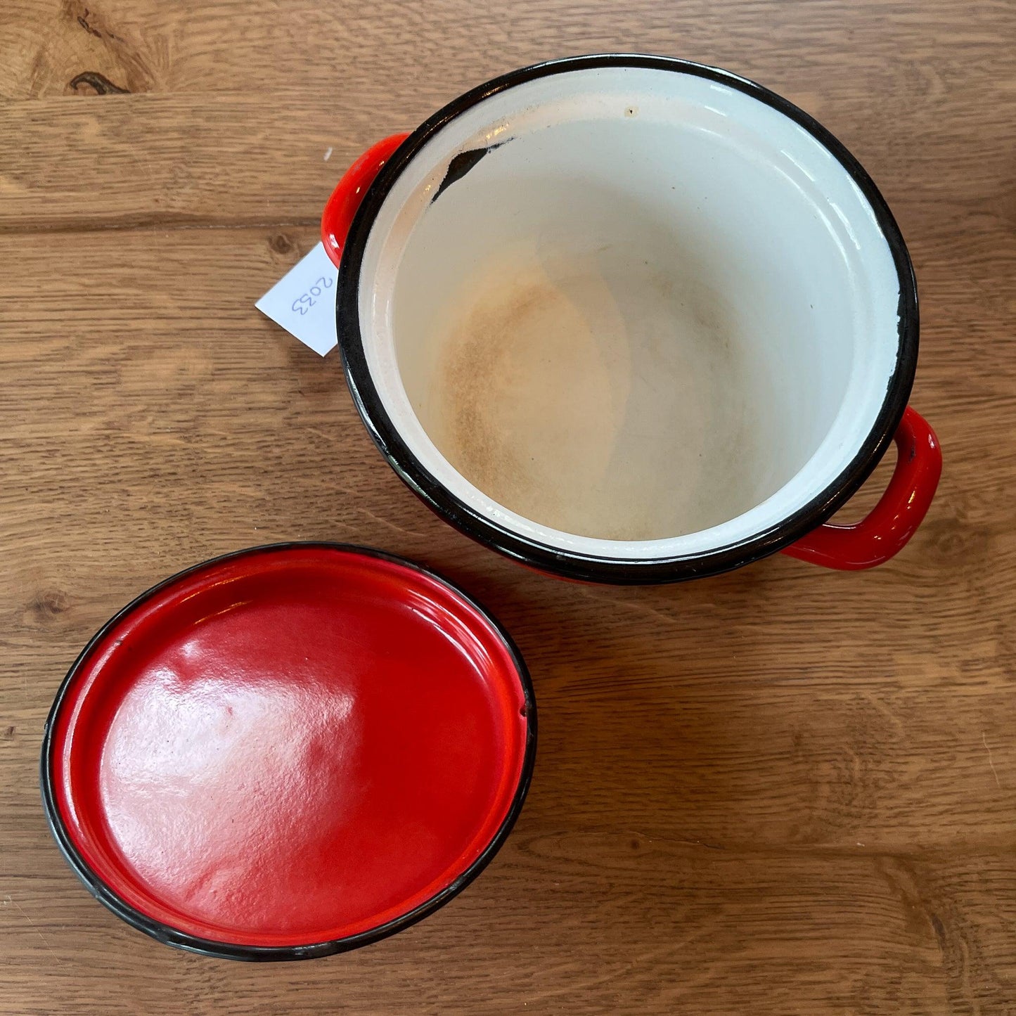 Rood emaille pannetje met deksel - Bamestra Curiosa