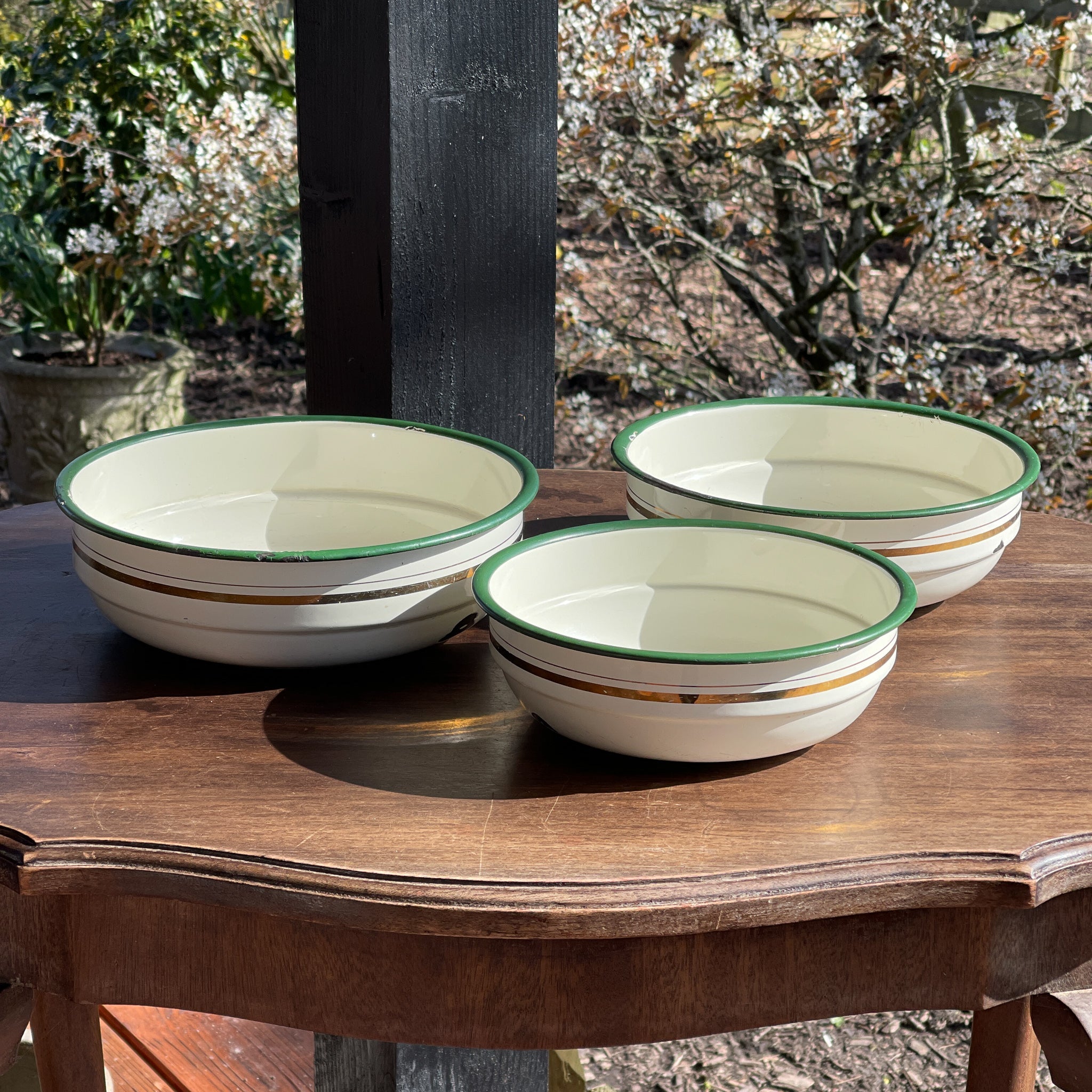 Set Van Drie Emaille Schalen - The Collectionist