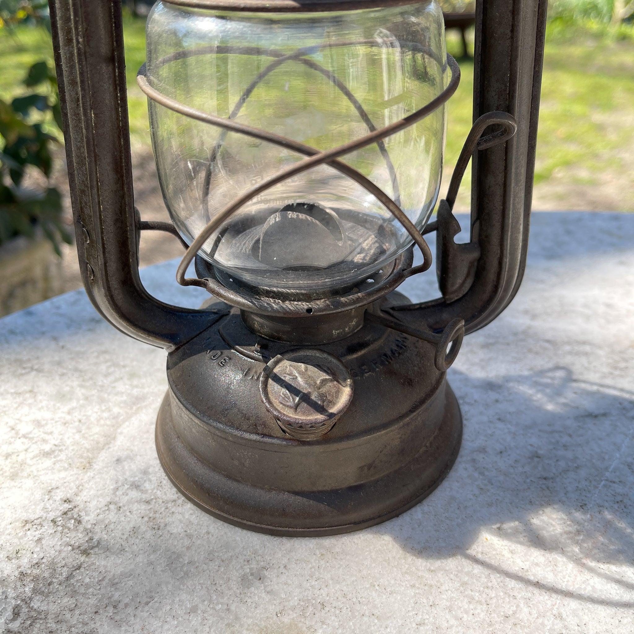 Stormlantaarn petroleum lamp Bat 158 - The Collectionist