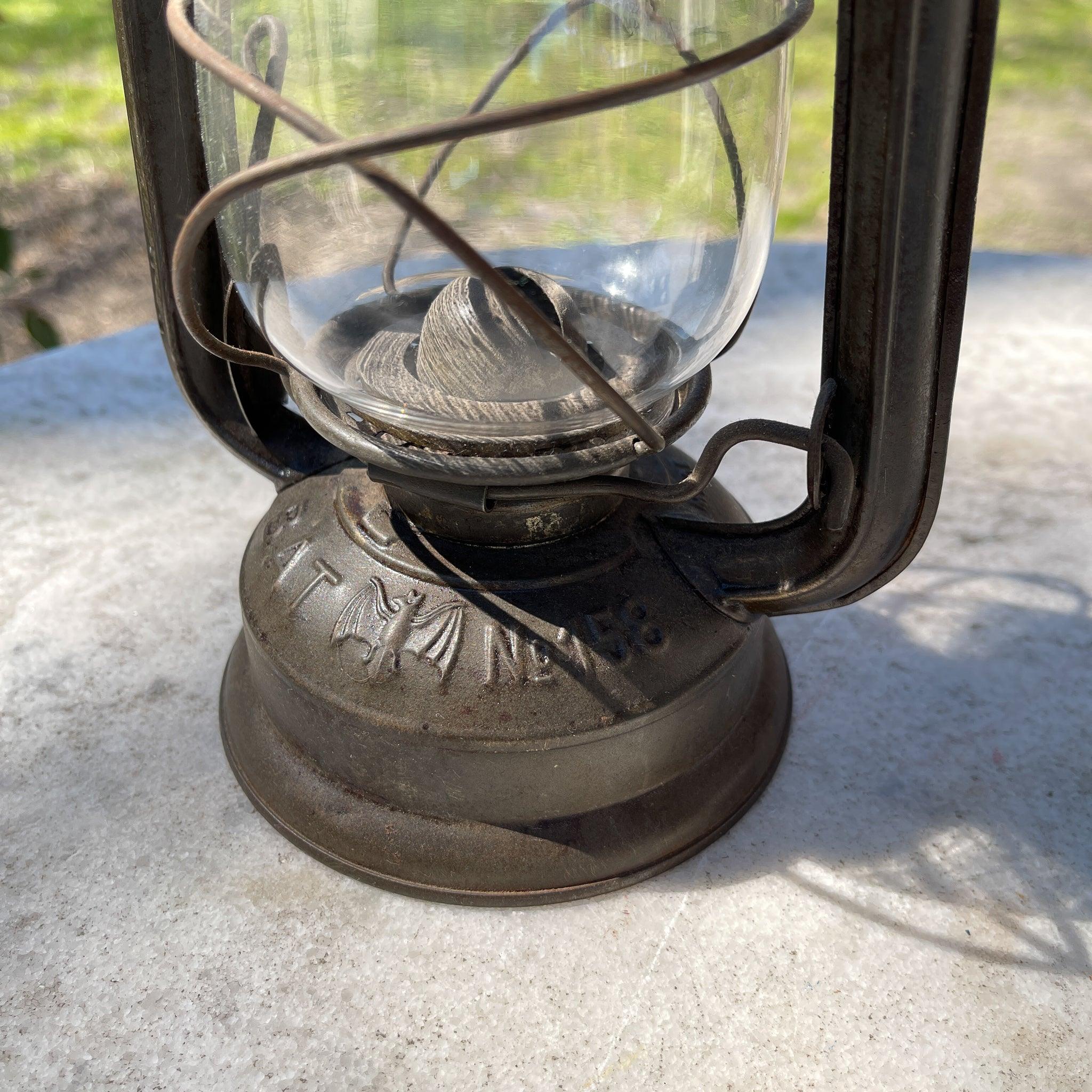 Stormlantaarn petroleum lamp Bat 158 - The Collectionist