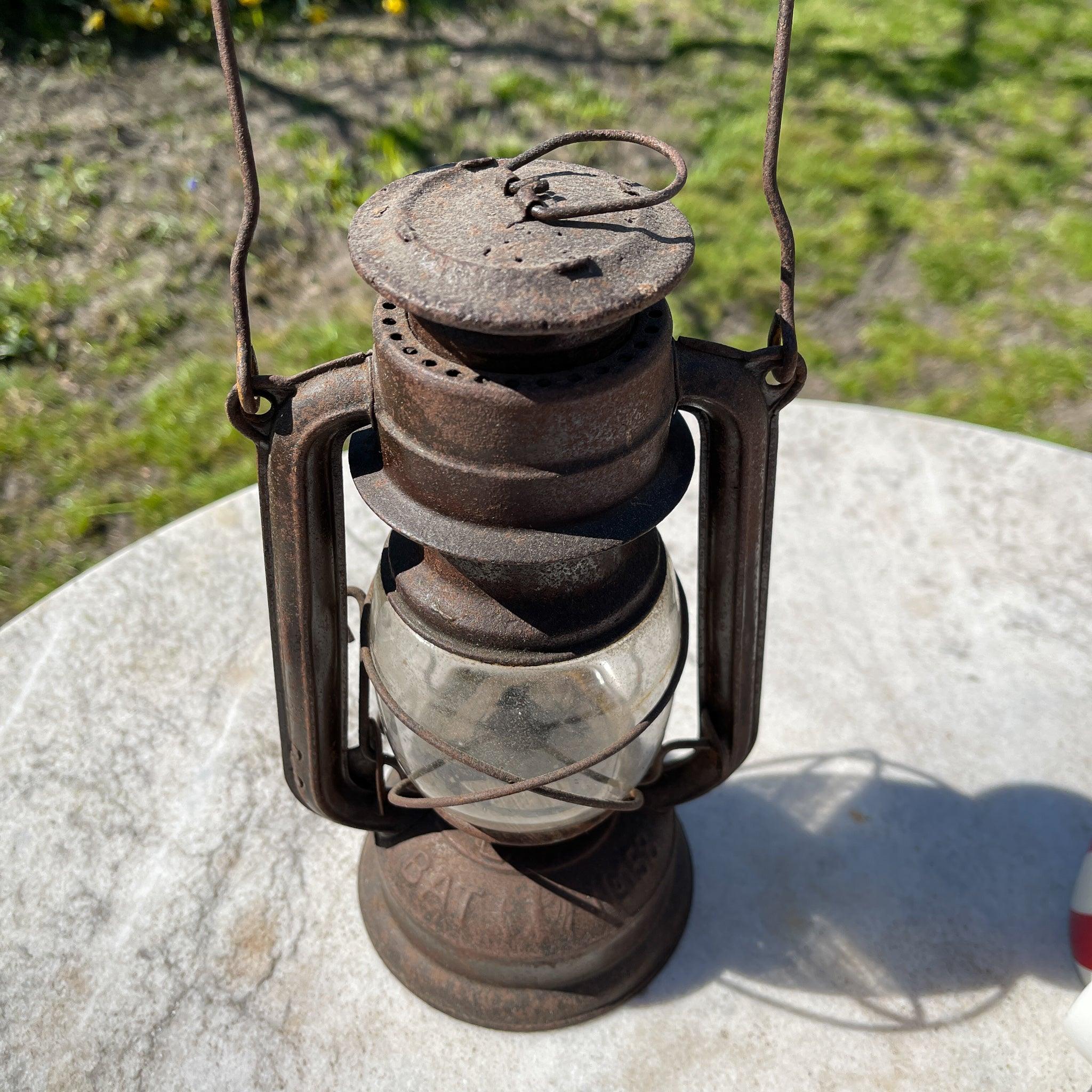 Stormlantaarn petroleum lamp BAT 158 - The Collectionist