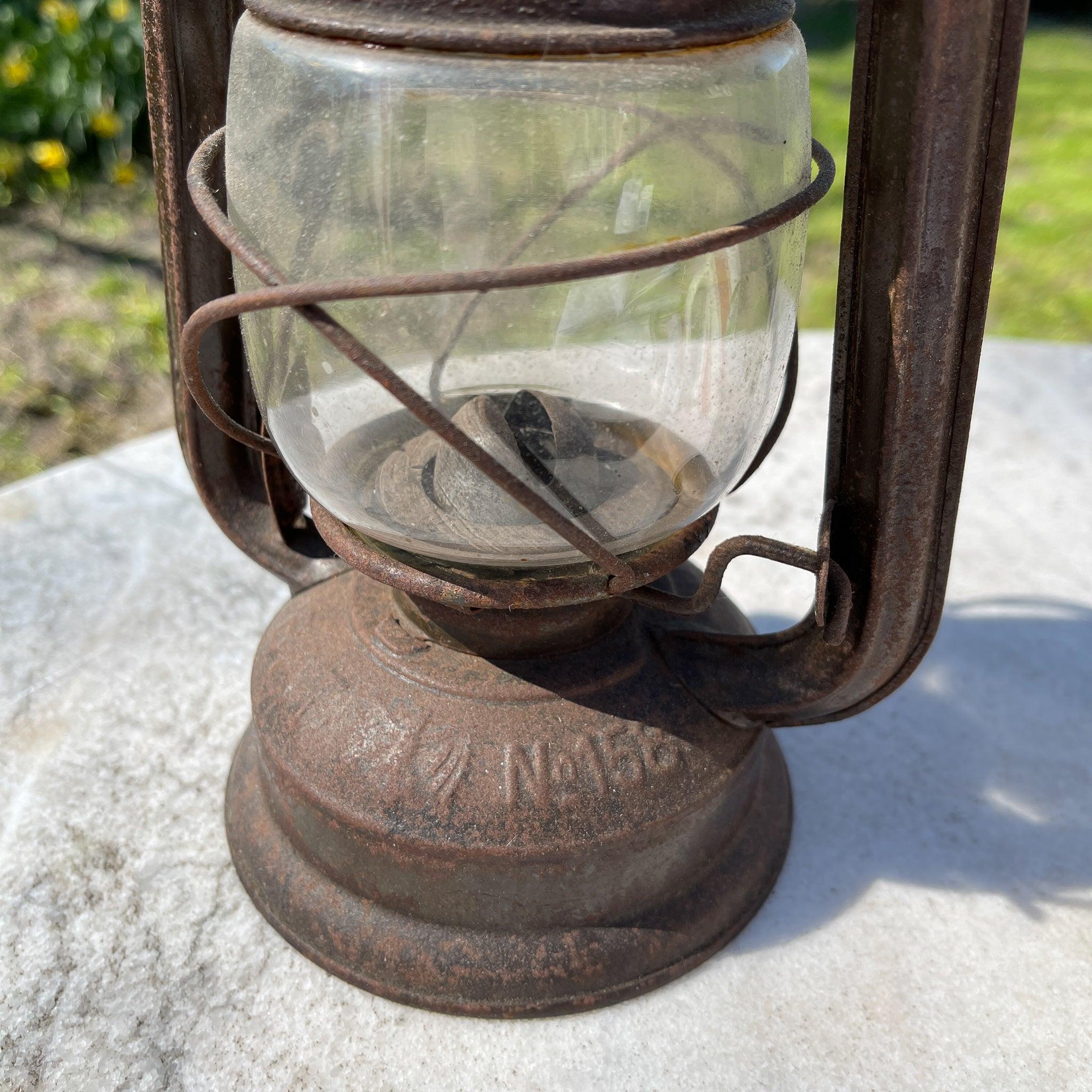 Stormlantaarn petroleum lamp BAT 158 - The Collectionist
