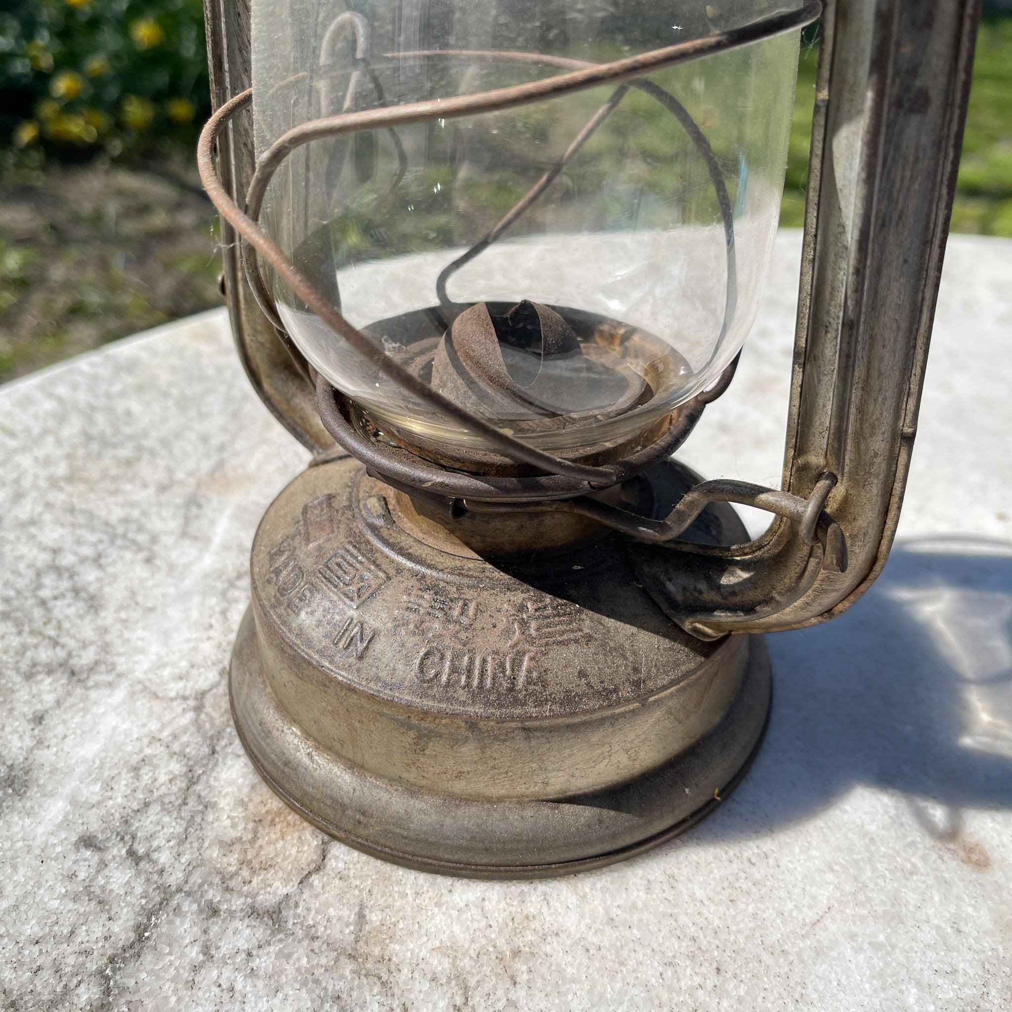 Stormlantaarn petroleum lamp HB 202 - The Collectionist