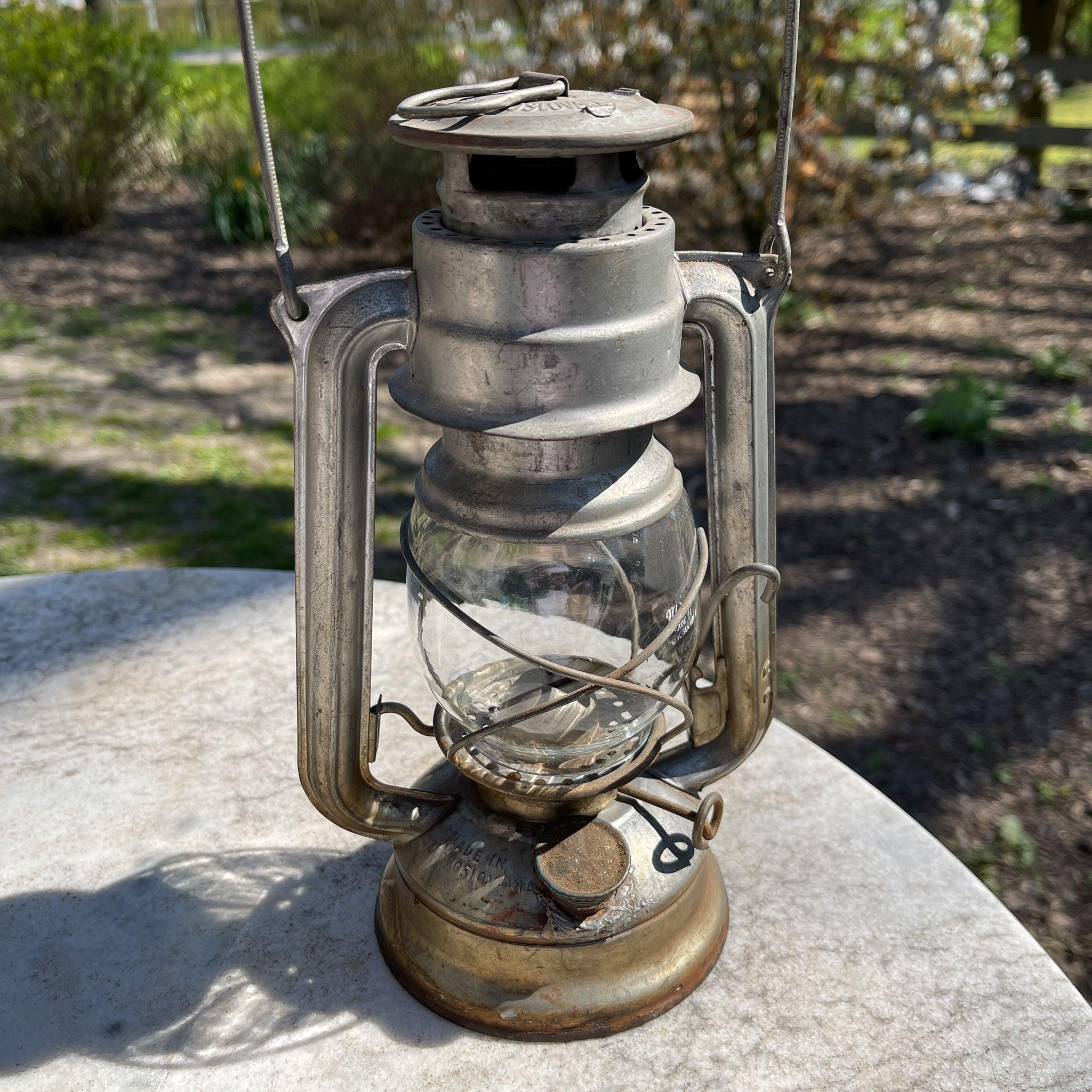 Stormlantaarn petroleum lamp Meva 863 - The Collectionist