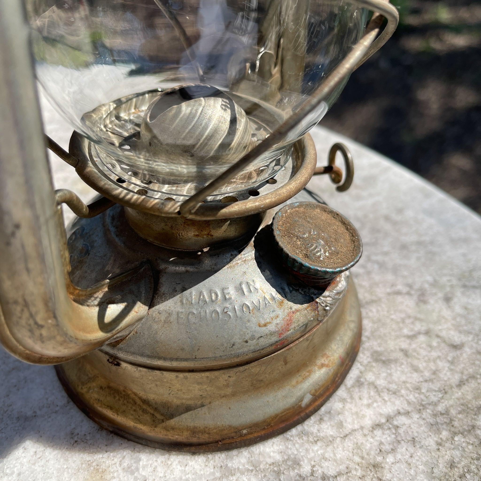 Stormlantaarn petroleum lamp Meva 863 - The Collectionist