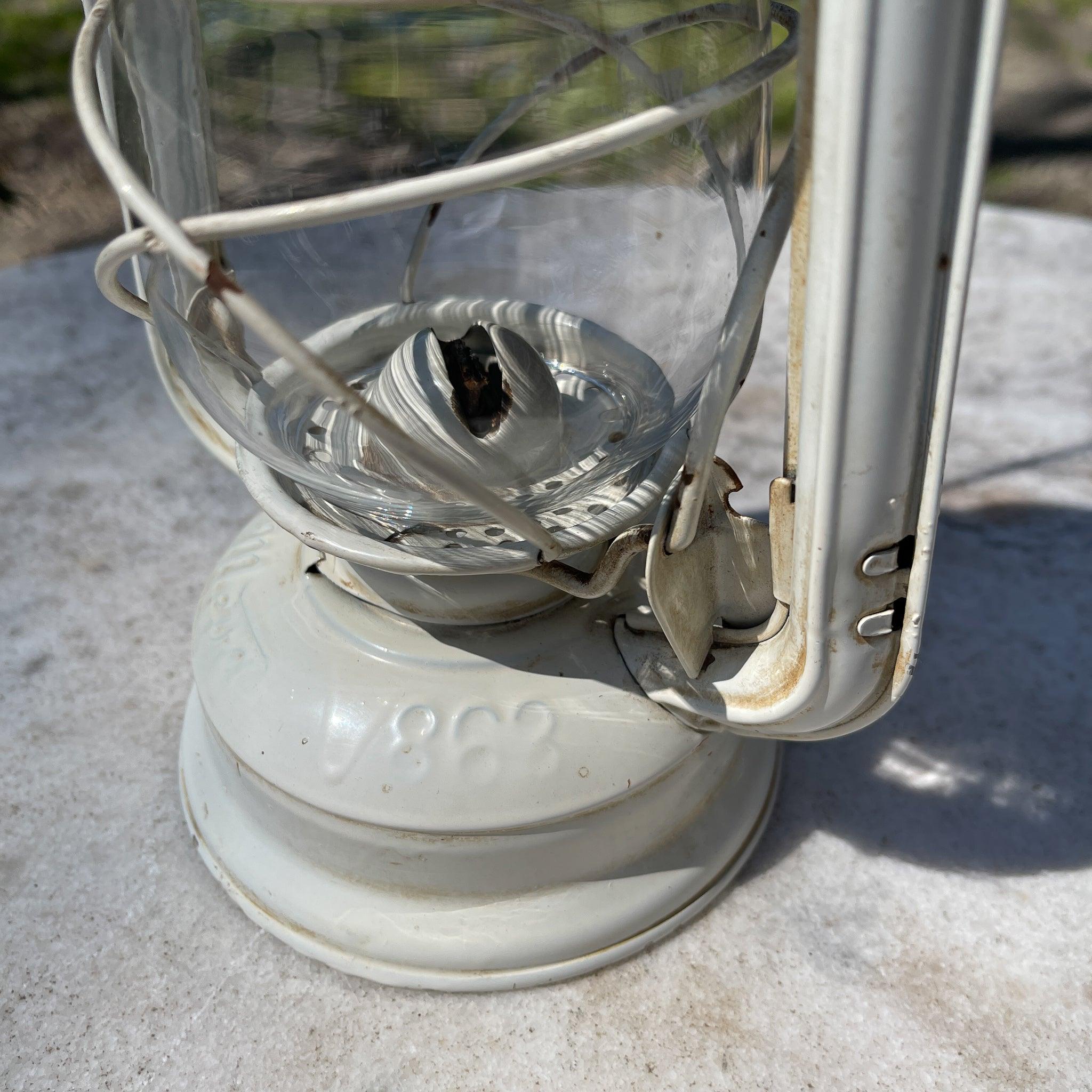 Stormlantaarn petroleum lamp Meva 863 - The Collectionist