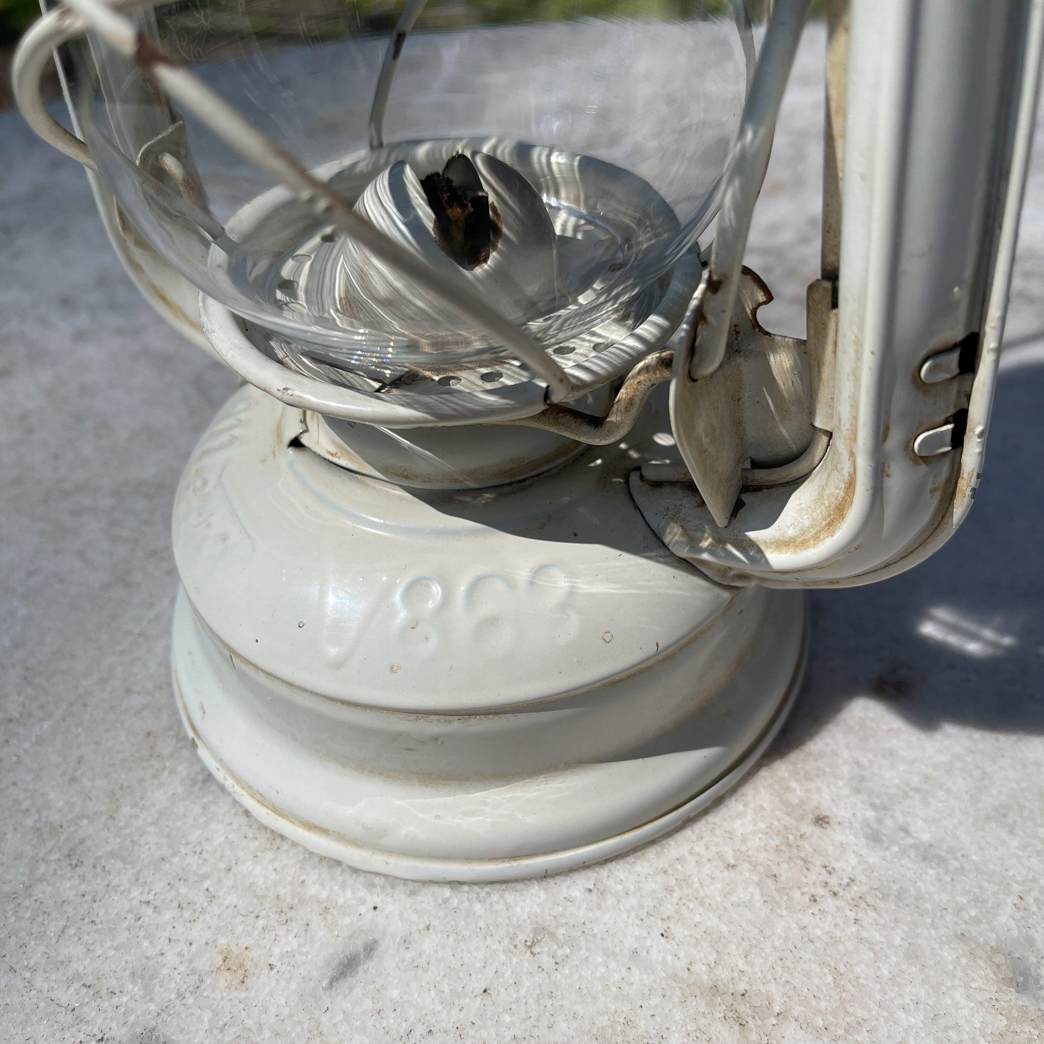 Stormlantaarn petroleum lamp Meva 863 - The Collectionist