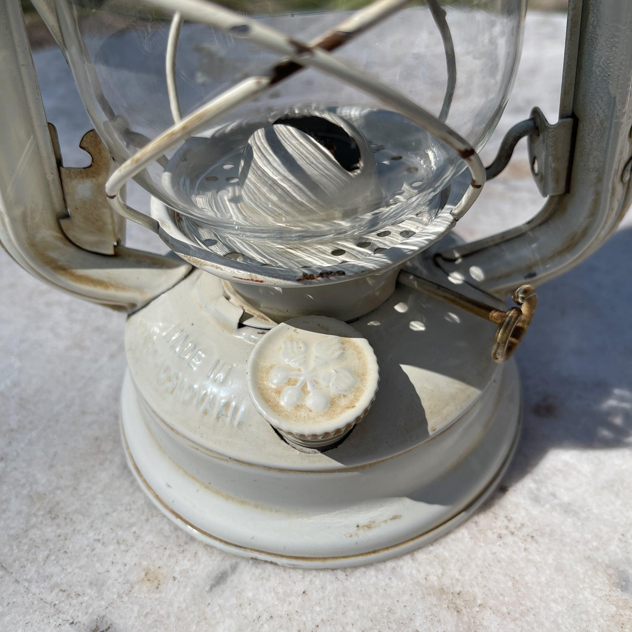 Stormlantaarn petroleum lamp Meva 863 - The Collectionist