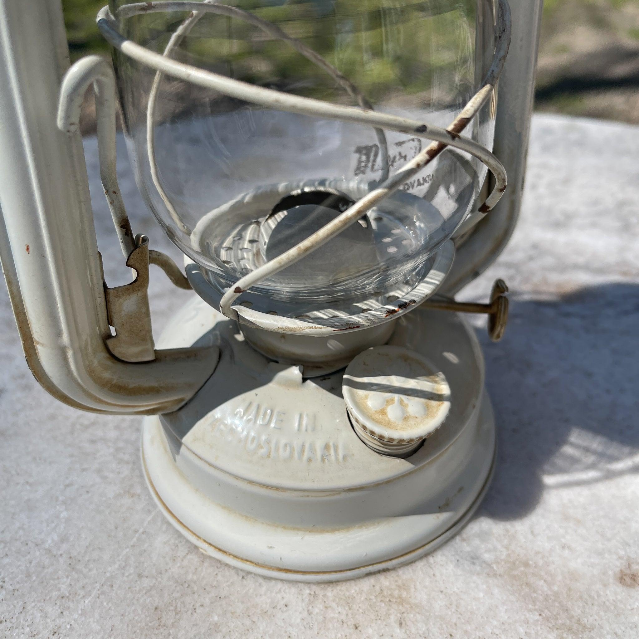 Stormlantaarn petroleum lamp Meva 863 - The Collectionist