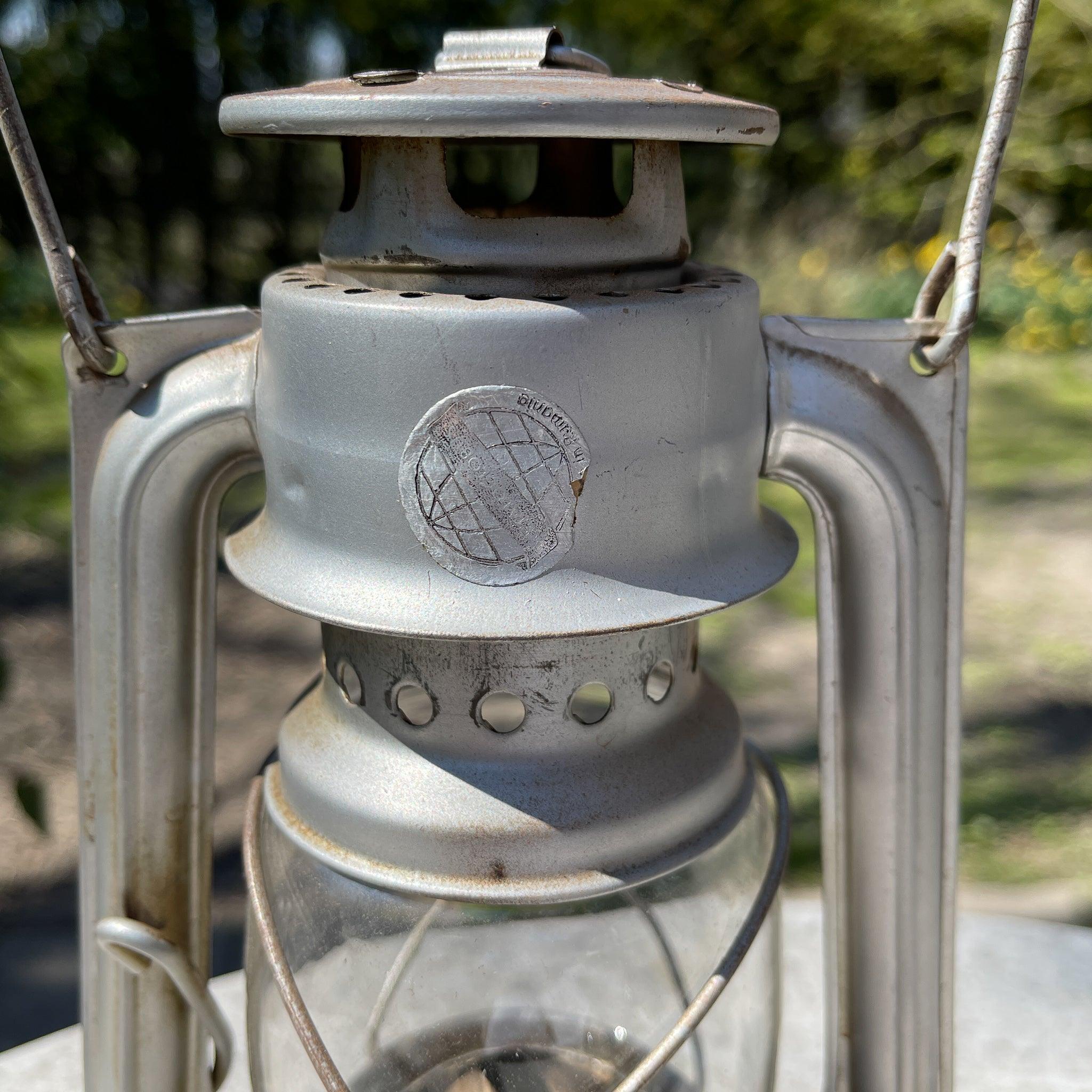 Stormlantaarn petroleum lamp No 104 - The Collectionist