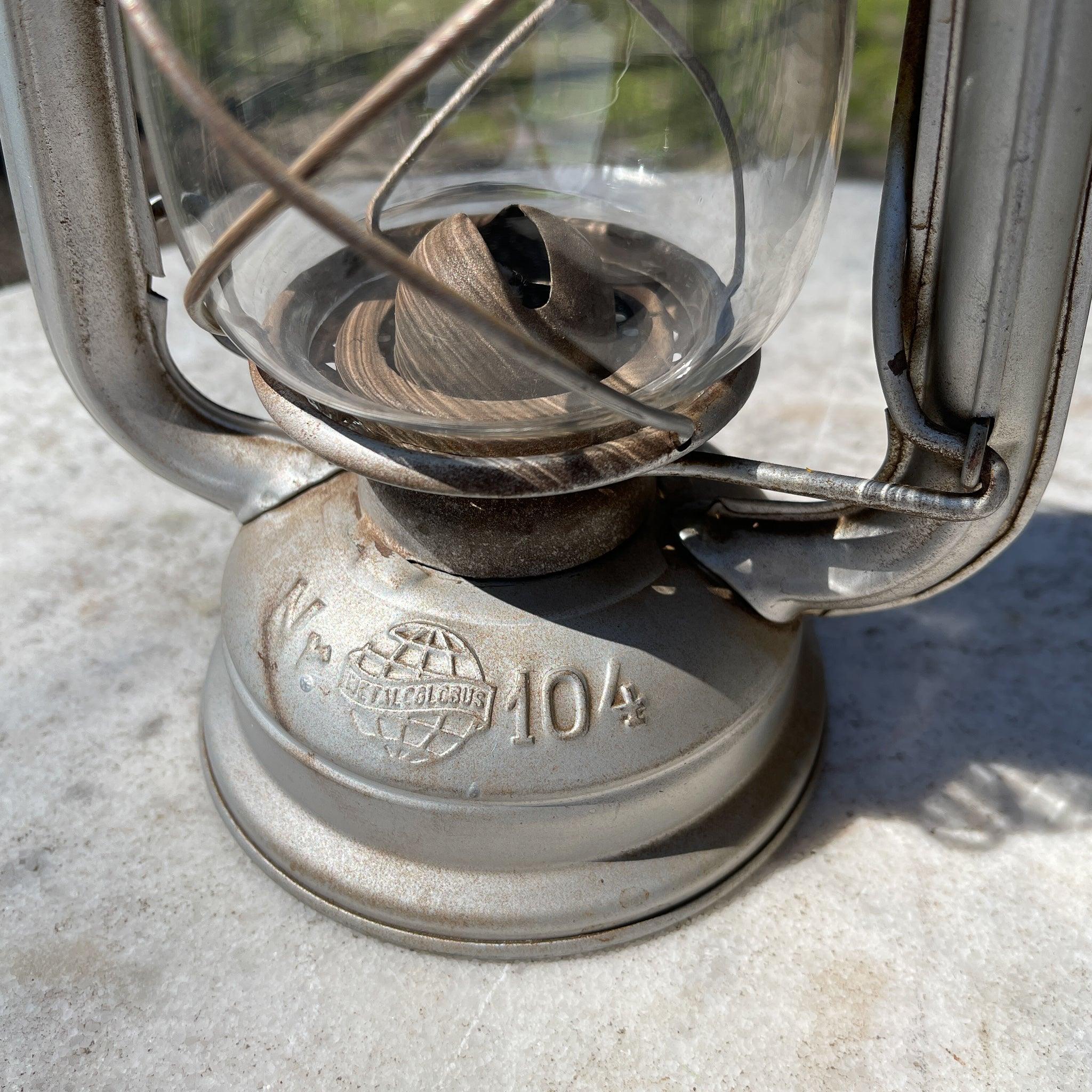 Stormlantaarn petroleum lamp No 104 - The Collectionist