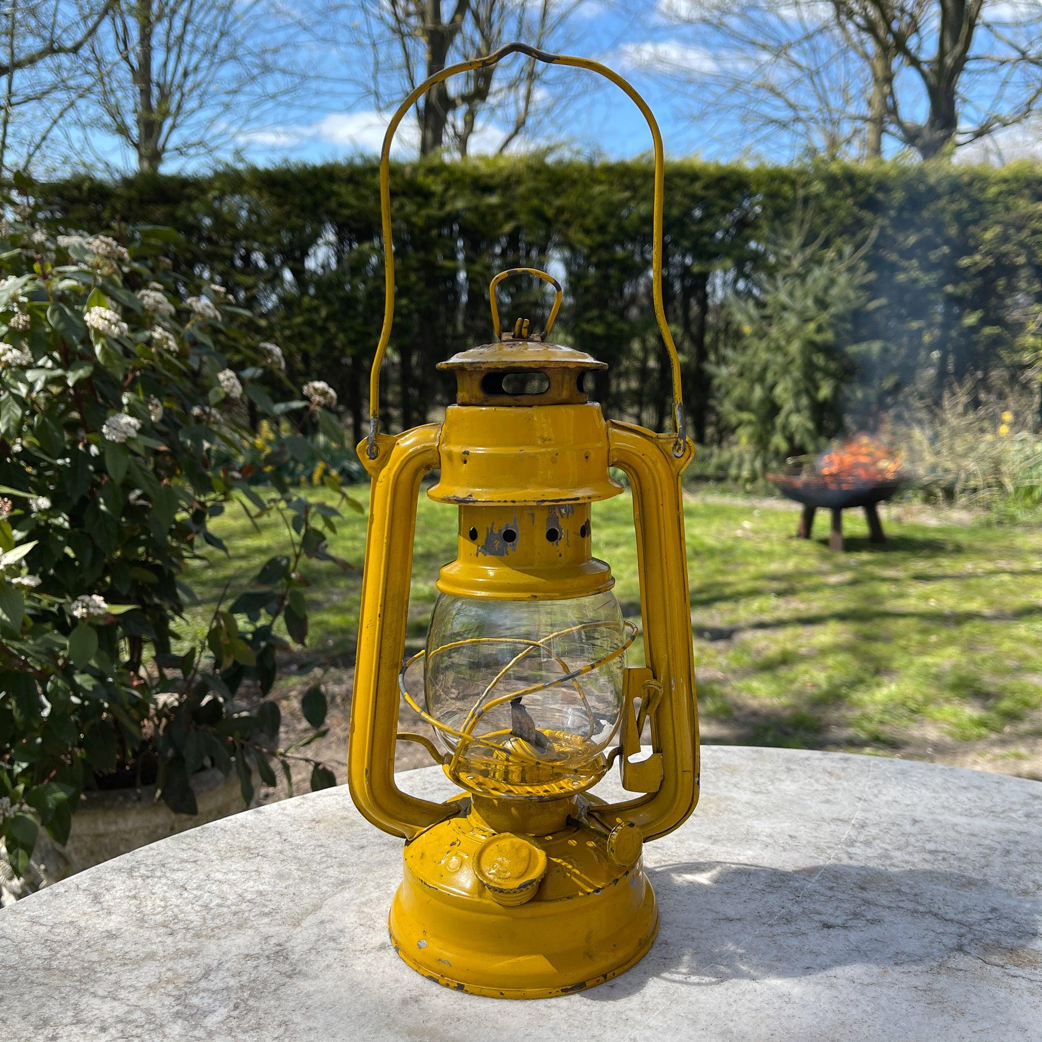 Stormlantaarn Petroleum lamp Swallow Brand 235 - The Collectionist