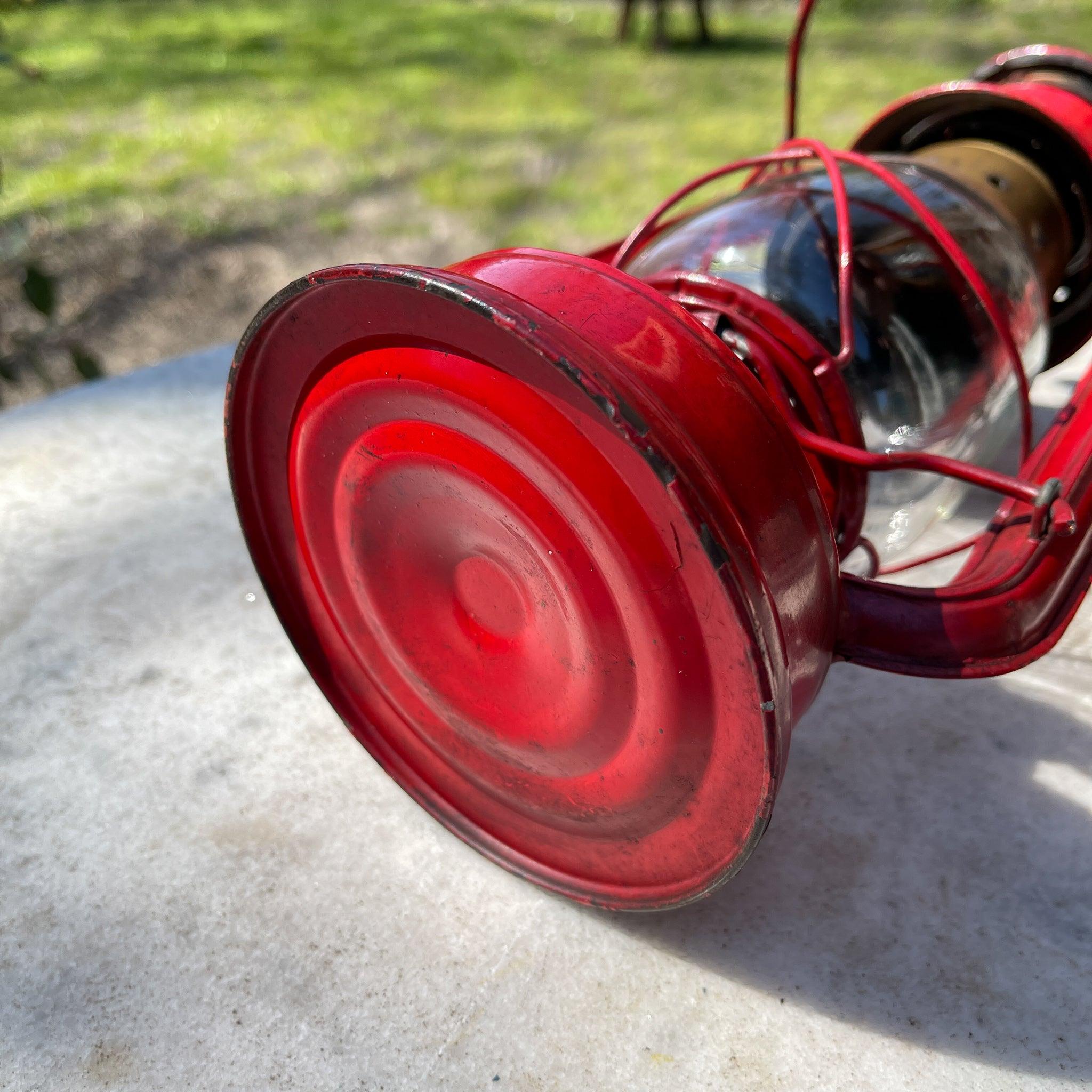 Stormlantaarn petroleum lamp Swallow Brand 235 - The Collectionist