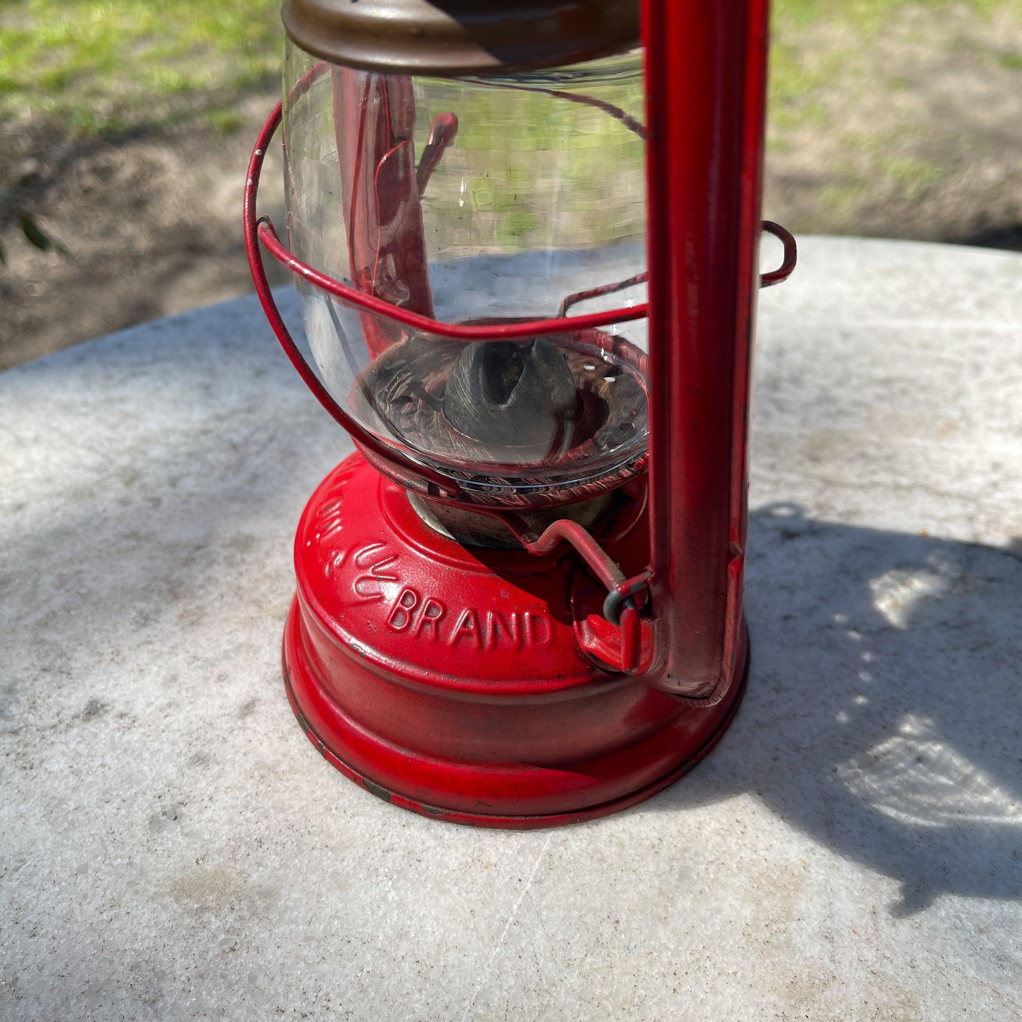 Stormlantaarn petroleum lamp Swallow Brand 235 - The Collectionist
