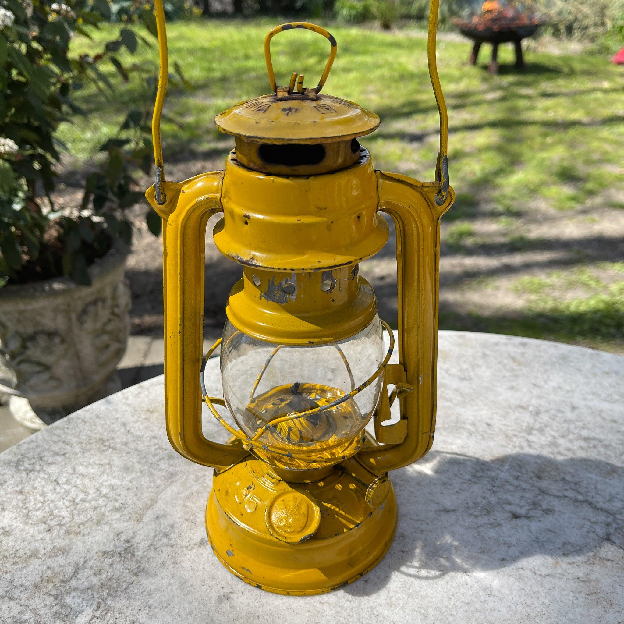 Stormlantaarn Petroleum lamp Swallow Brand 235 - The Collectionist