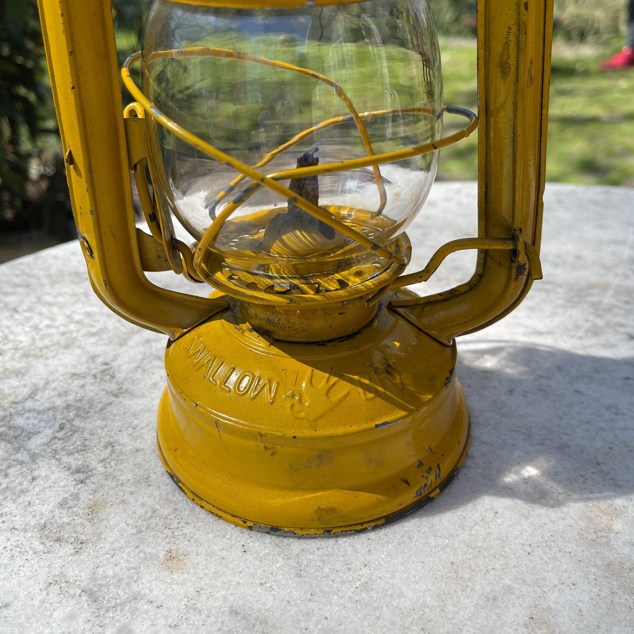 Stormlantaarn Petroleum lamp Swallow Brand 235 - The Collectionist