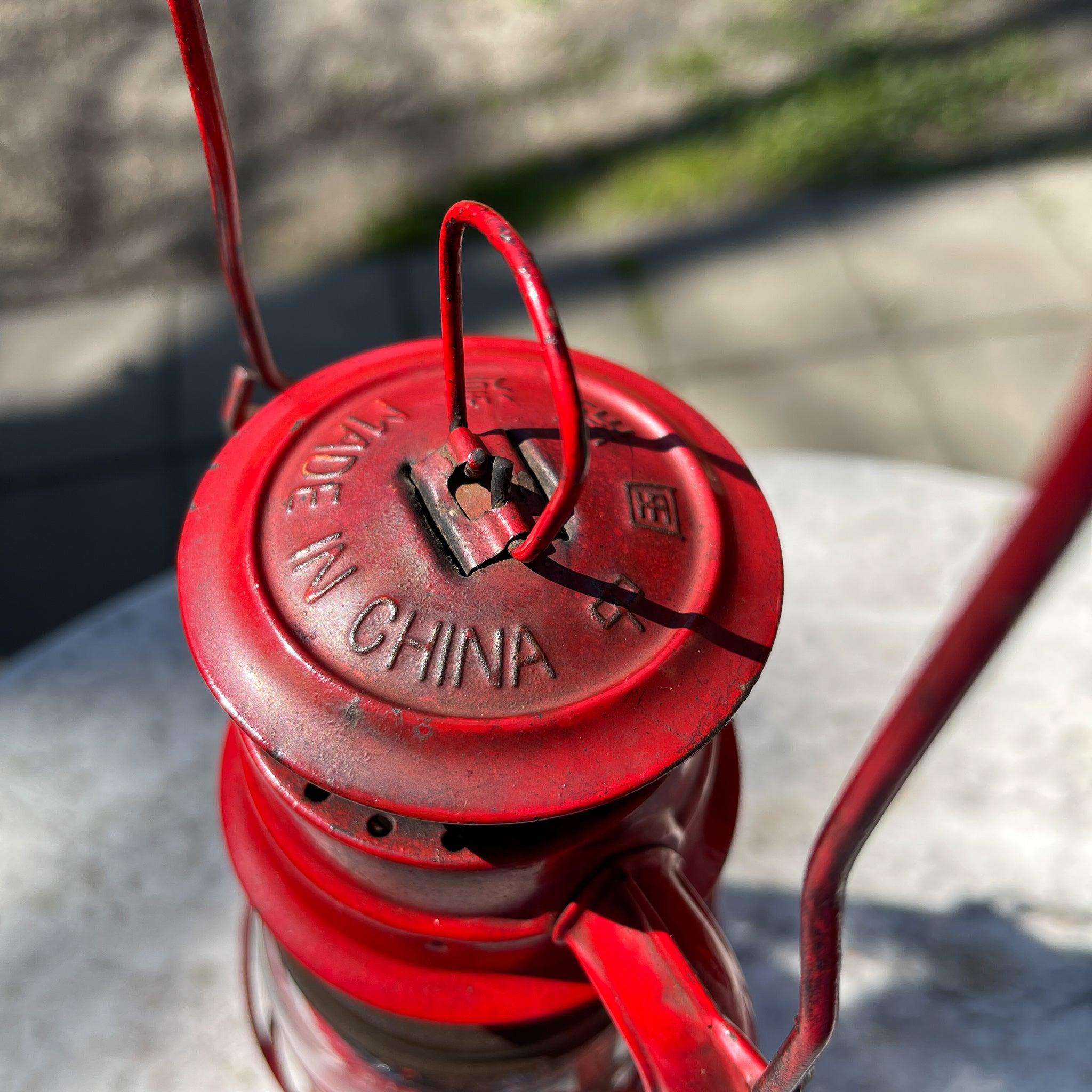 Stormlantaarn petroleum lamp Swallow Brand 235 - The Collectionist