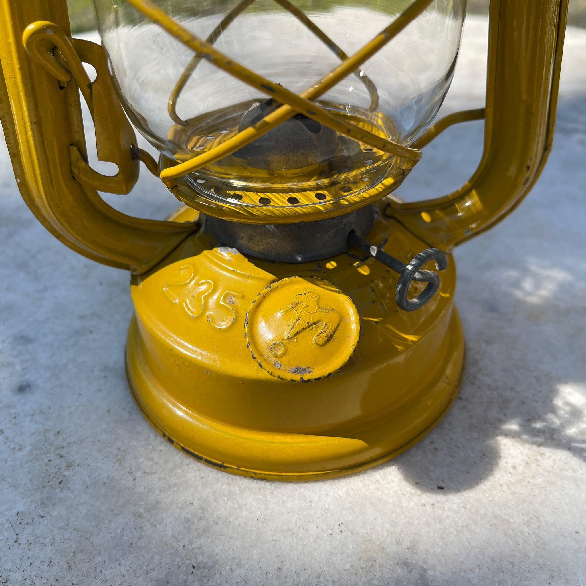 Stormlantaarn petroleum lamp Wang Guang 235 - The Collectionist